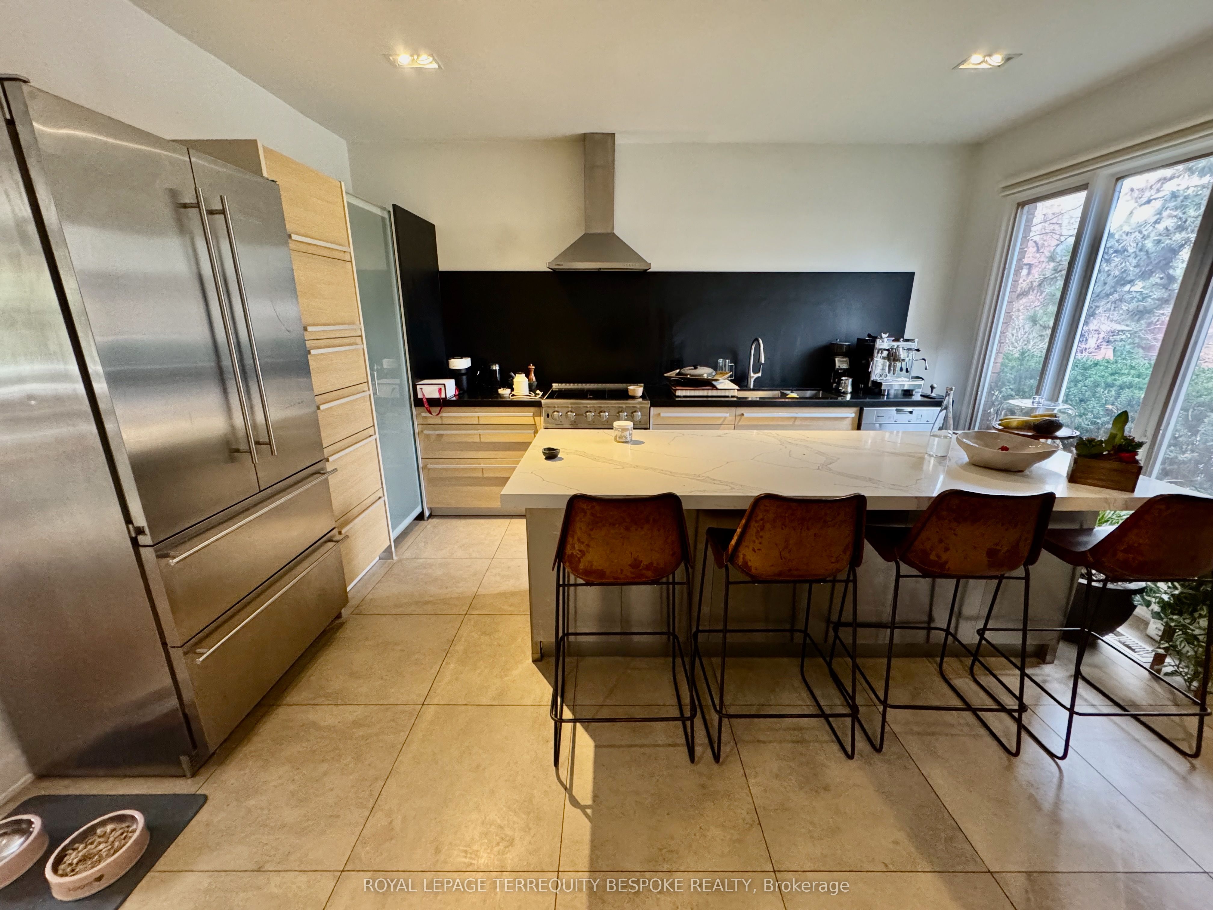 1 Scarth Road, Toronto, ON M4W 2S5 photo 3