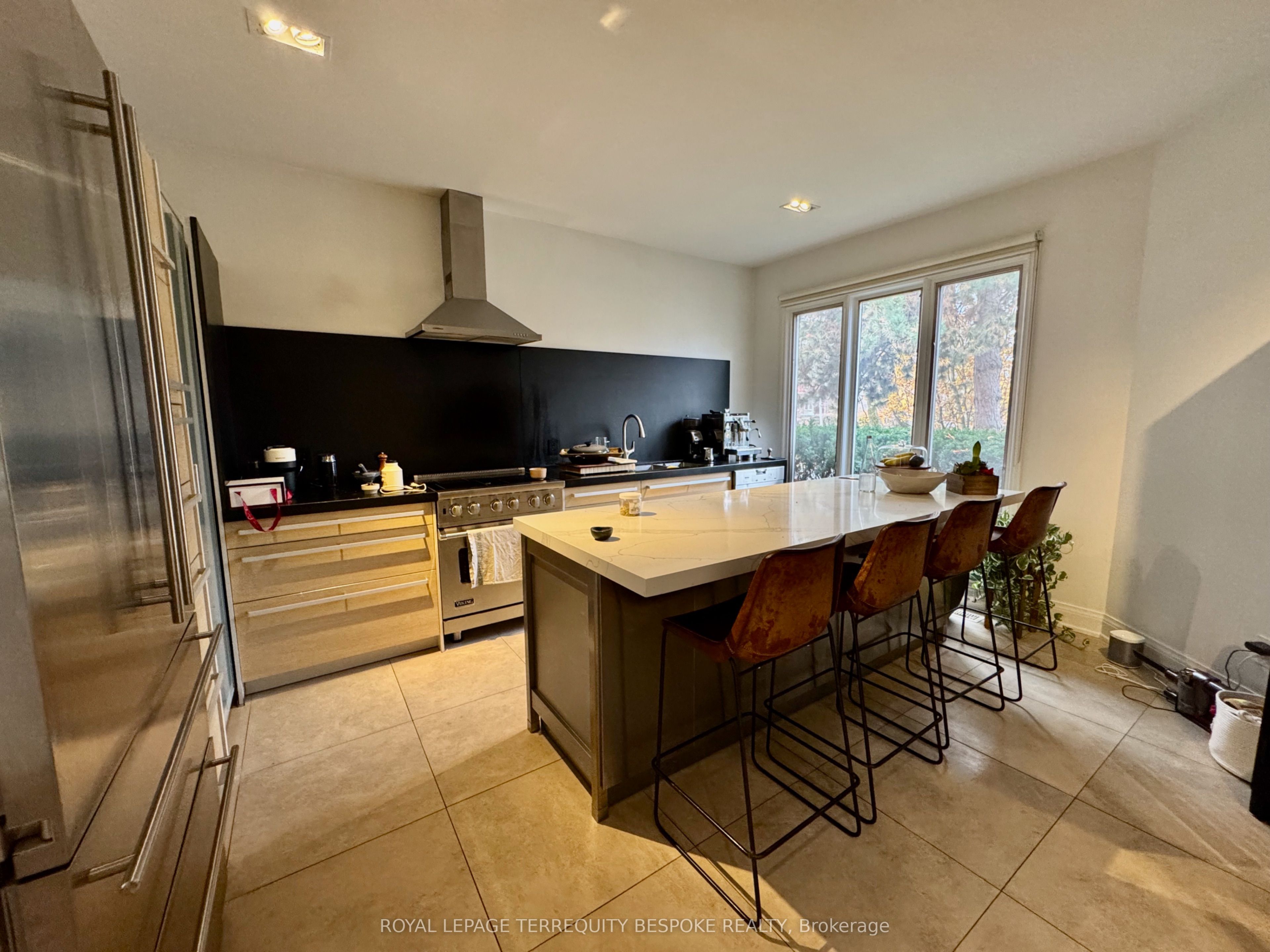 1 Scarth Road, Toronto, ON M4W 2S5 photo 4