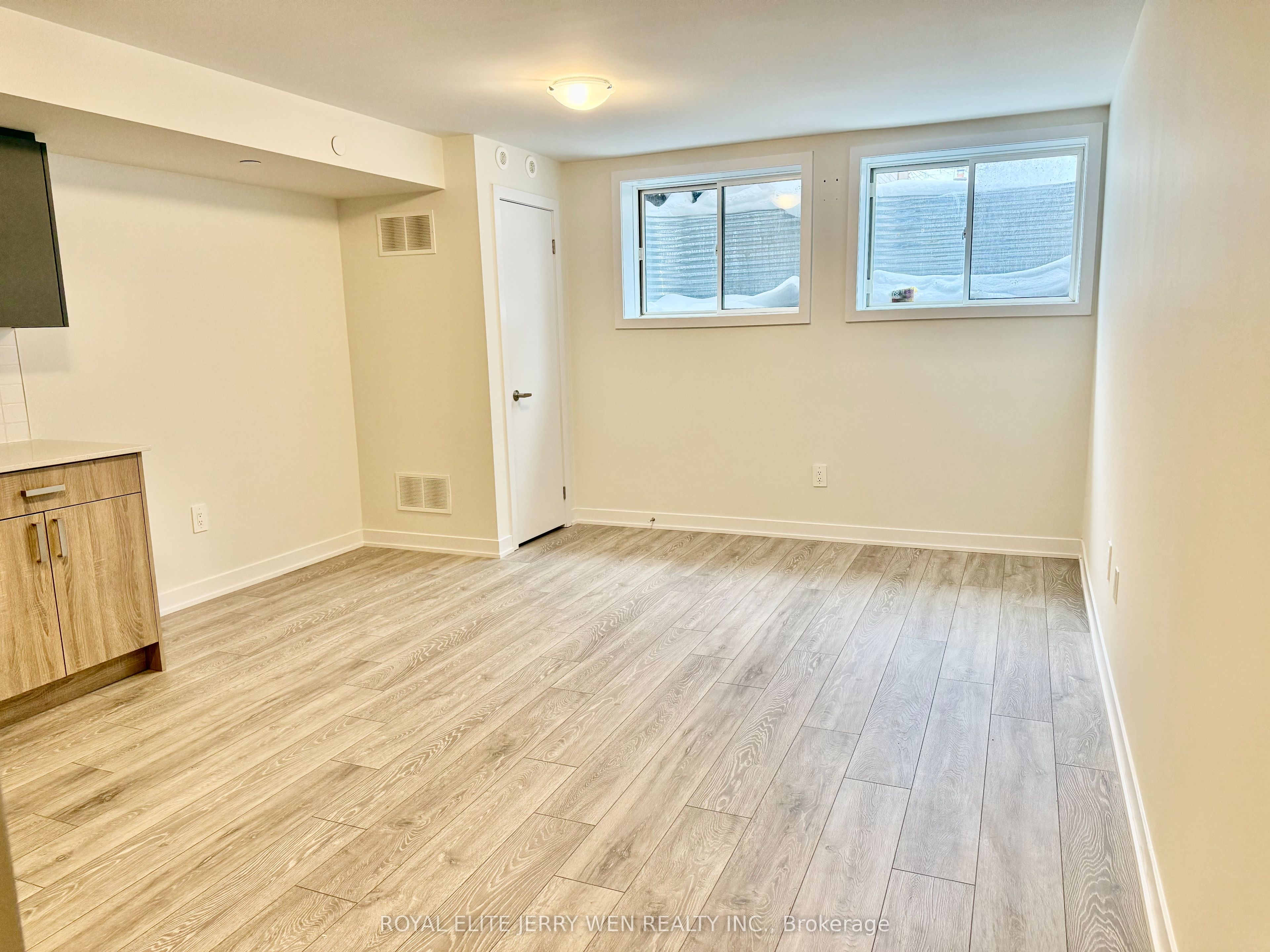 2 Green Gardens Boulevard Basement, Toronto, ON M6A 0E7 photo 3