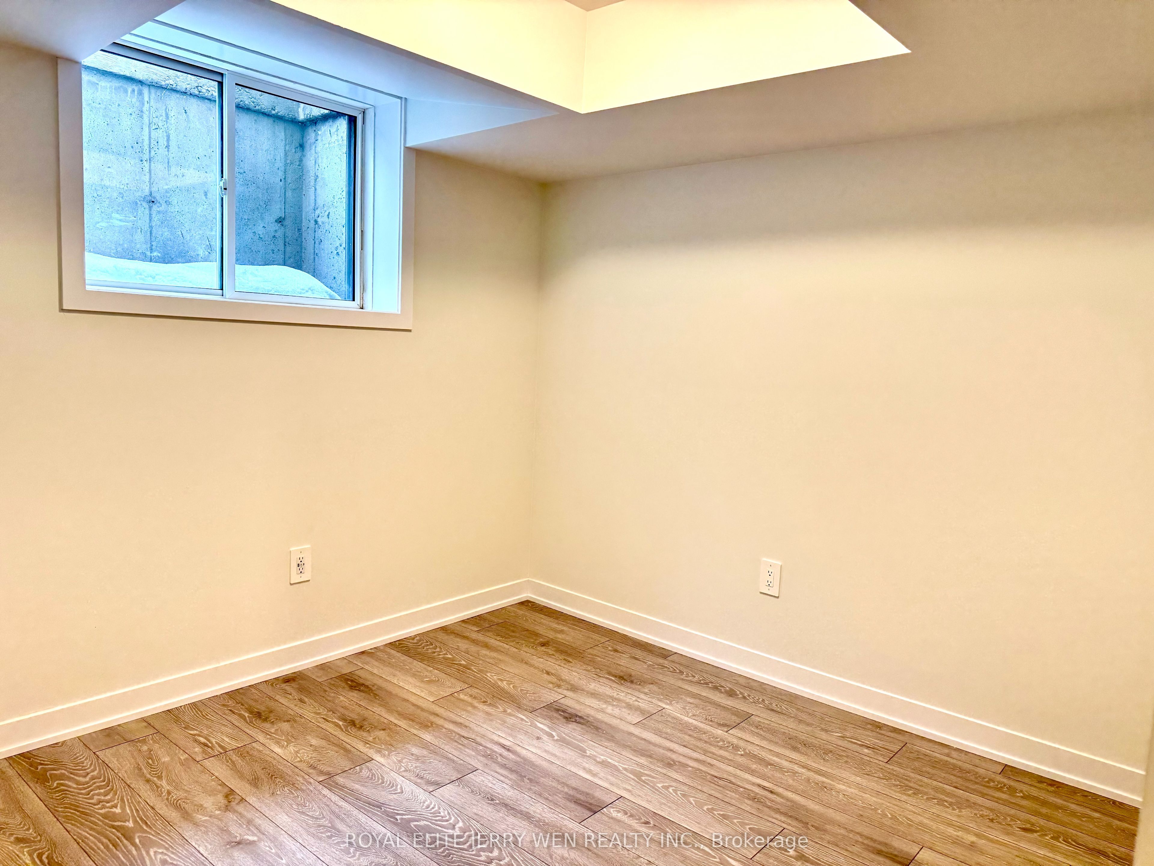 2 Green Gardens Boulevard Basement, Toronto, ON M6A 0E7 photo 5