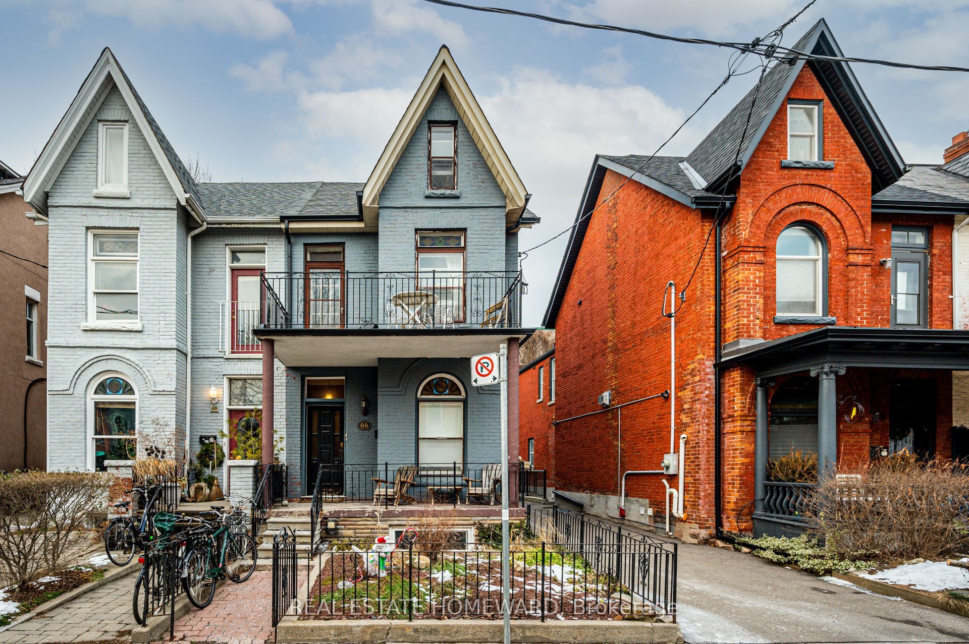 66 Mackenzie Crescent Main Fl, Toronto, ON M6J 1T1 photo 2