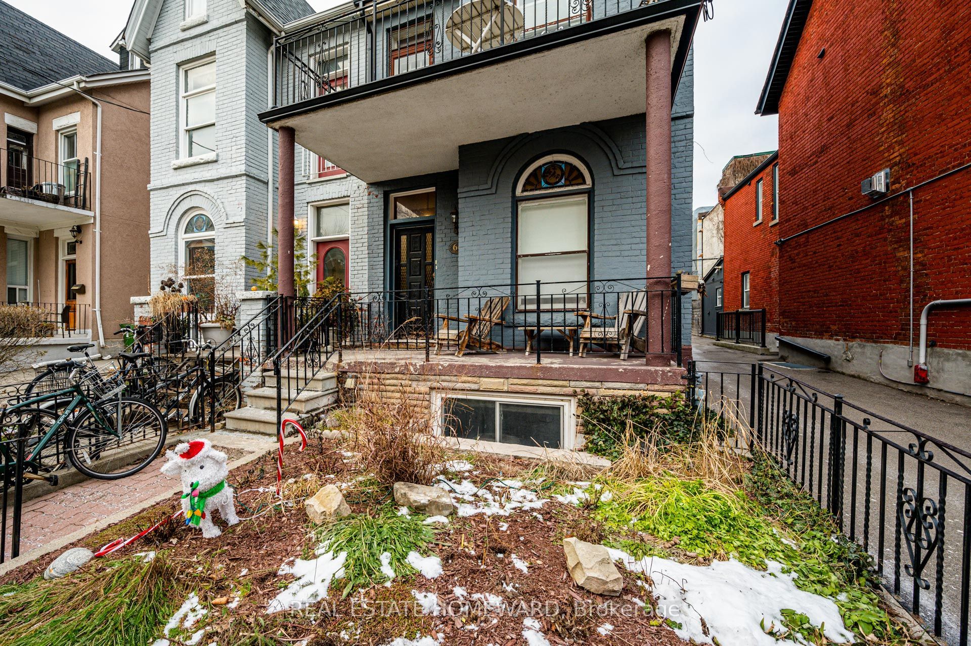 66 Mackenzie Crescent Main Fl, Toronto, ON M6J 1T1 photo 4