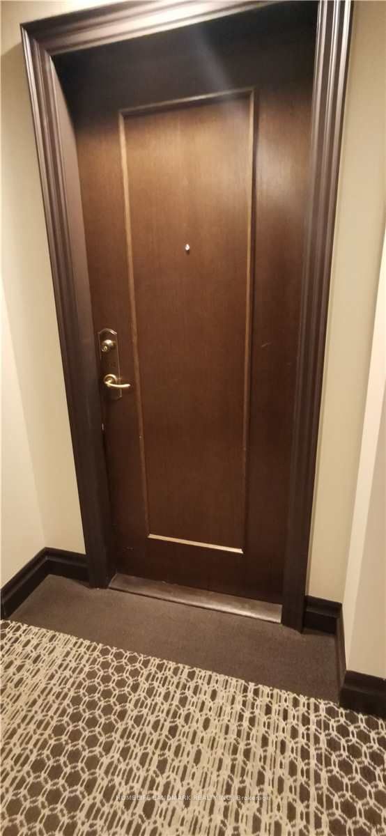 18 William Carson Crescent 304, Toronto, ON M2P 2G6 photo 3