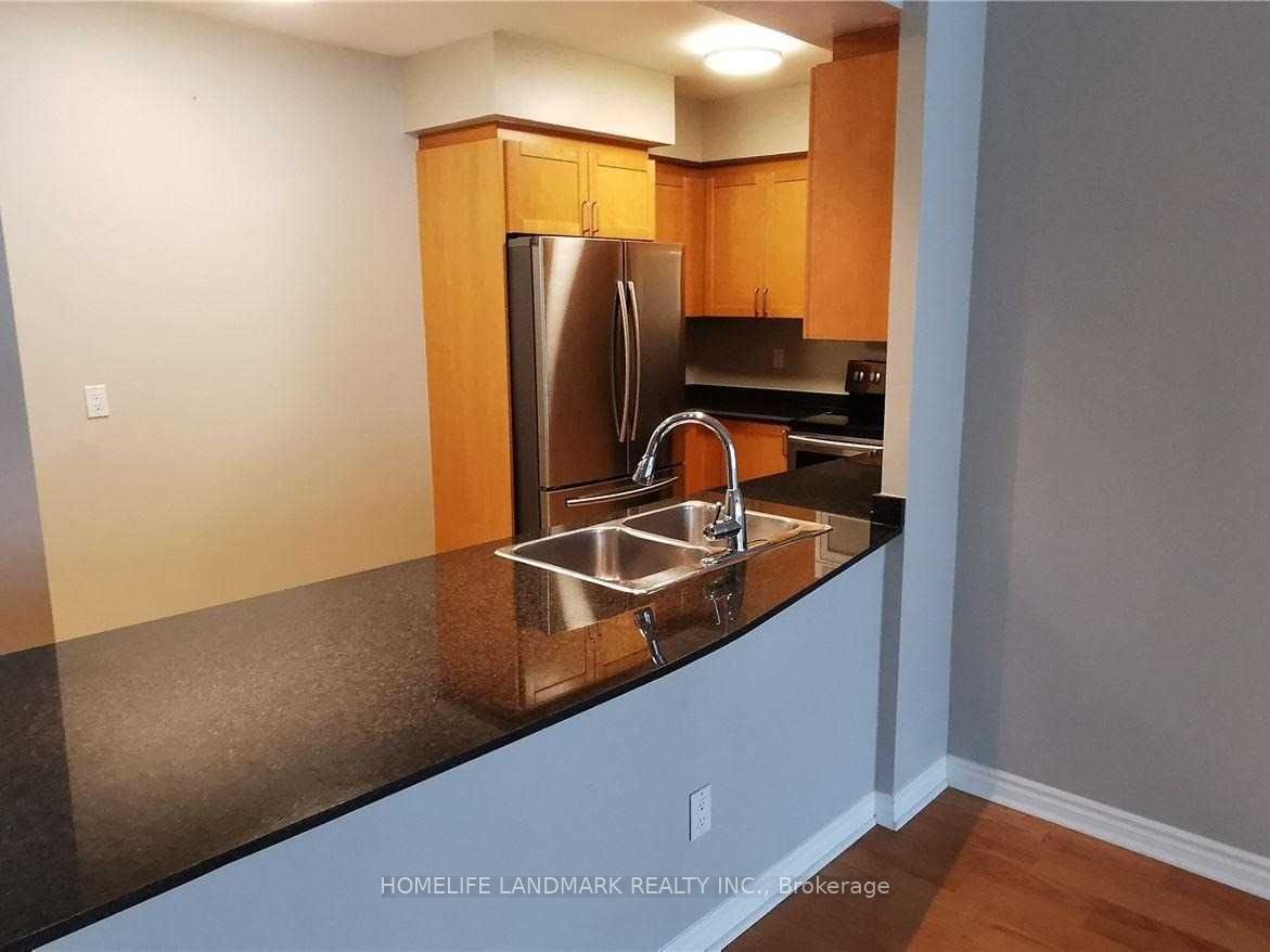 18 William Carson Crescent 304, Toronto, ON M2P 2G6 photo 4