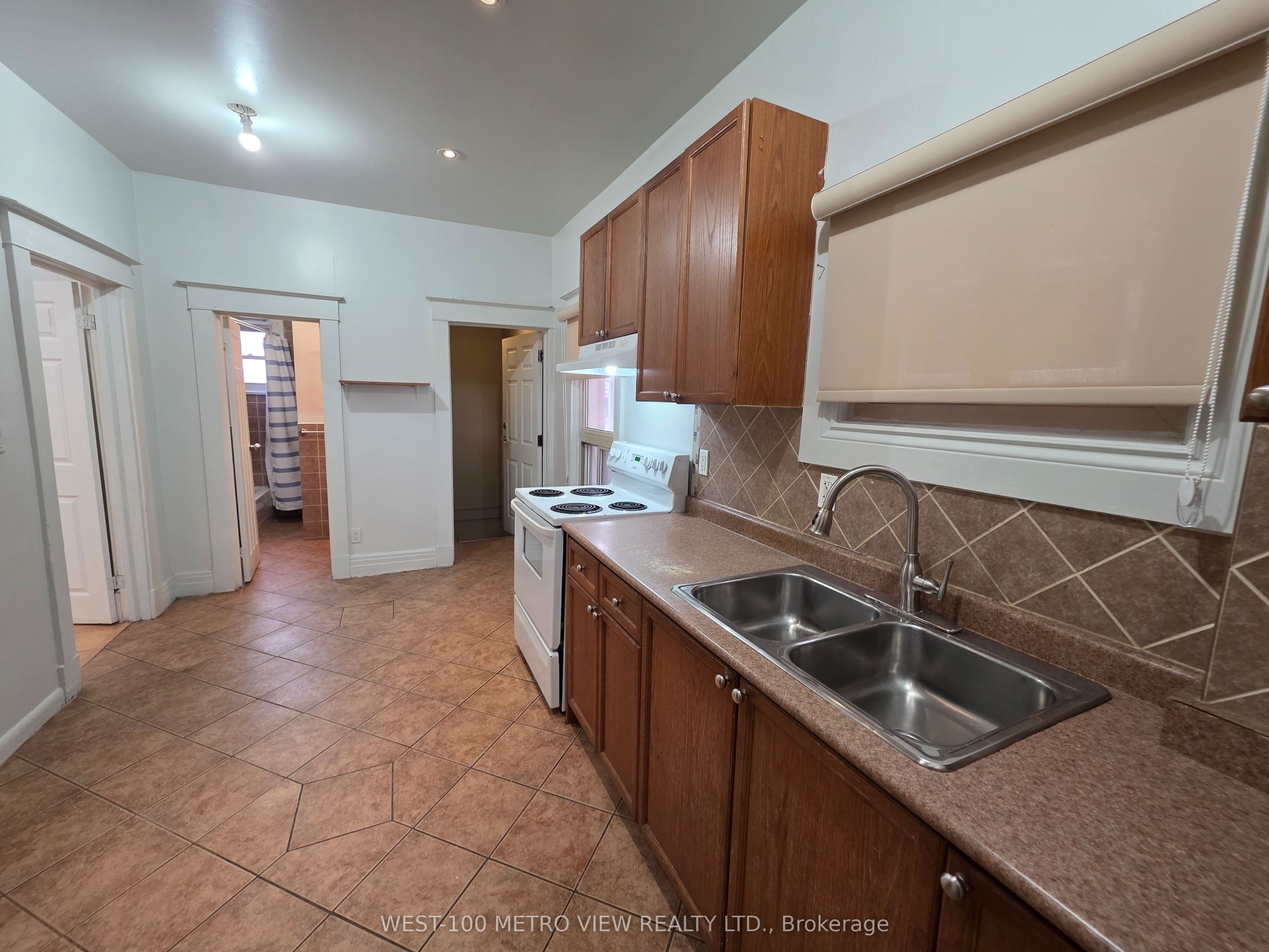 1733 Dufferin Street, Toronto, ON M6E 3N9 photo 4