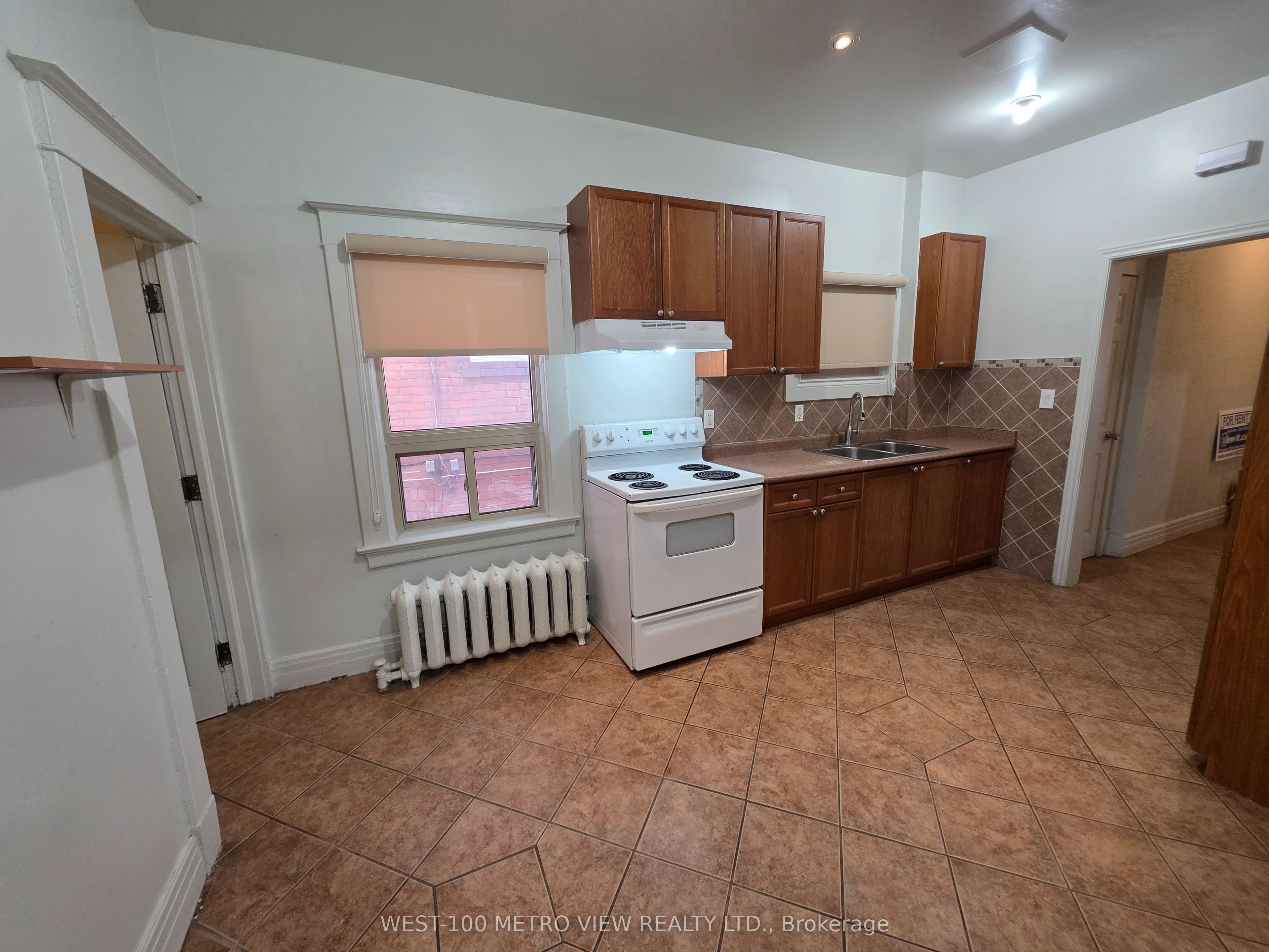 1733 Dufferin Street, Toronto, ON M6E 3N9 photo 5