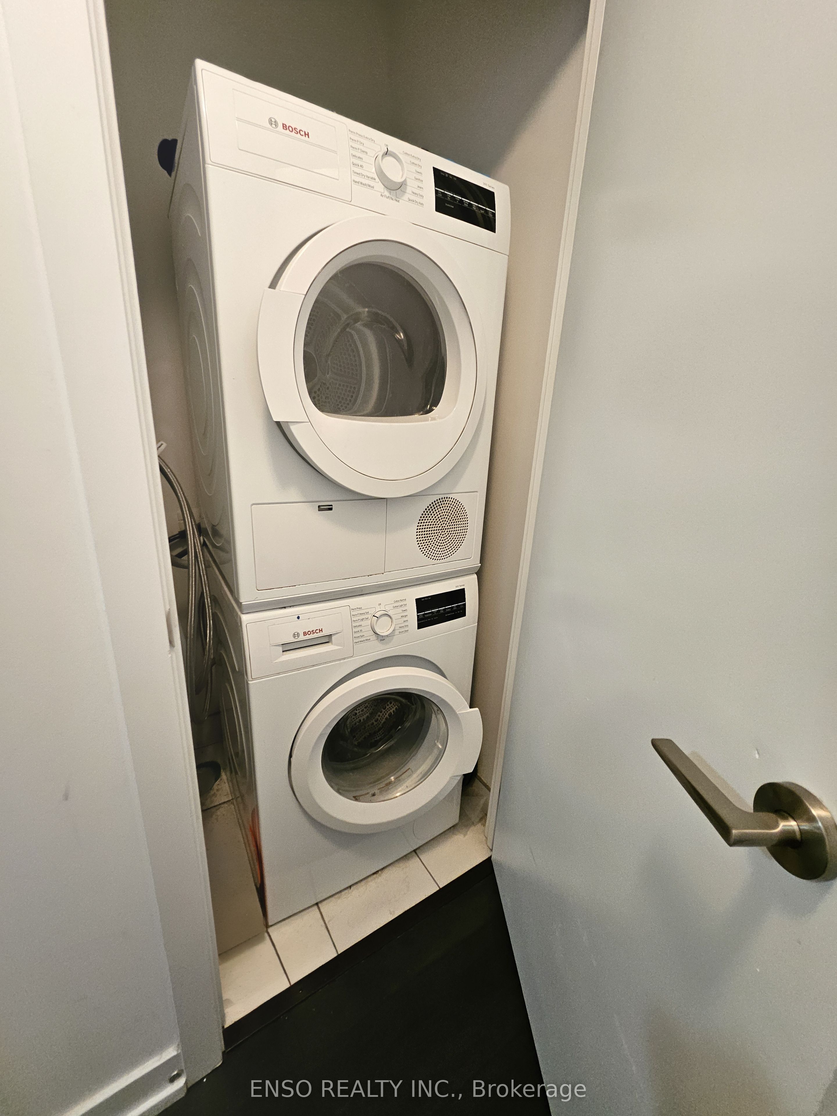 297 College Street 1221, Toronto, ON M5T 0C2 photo 5