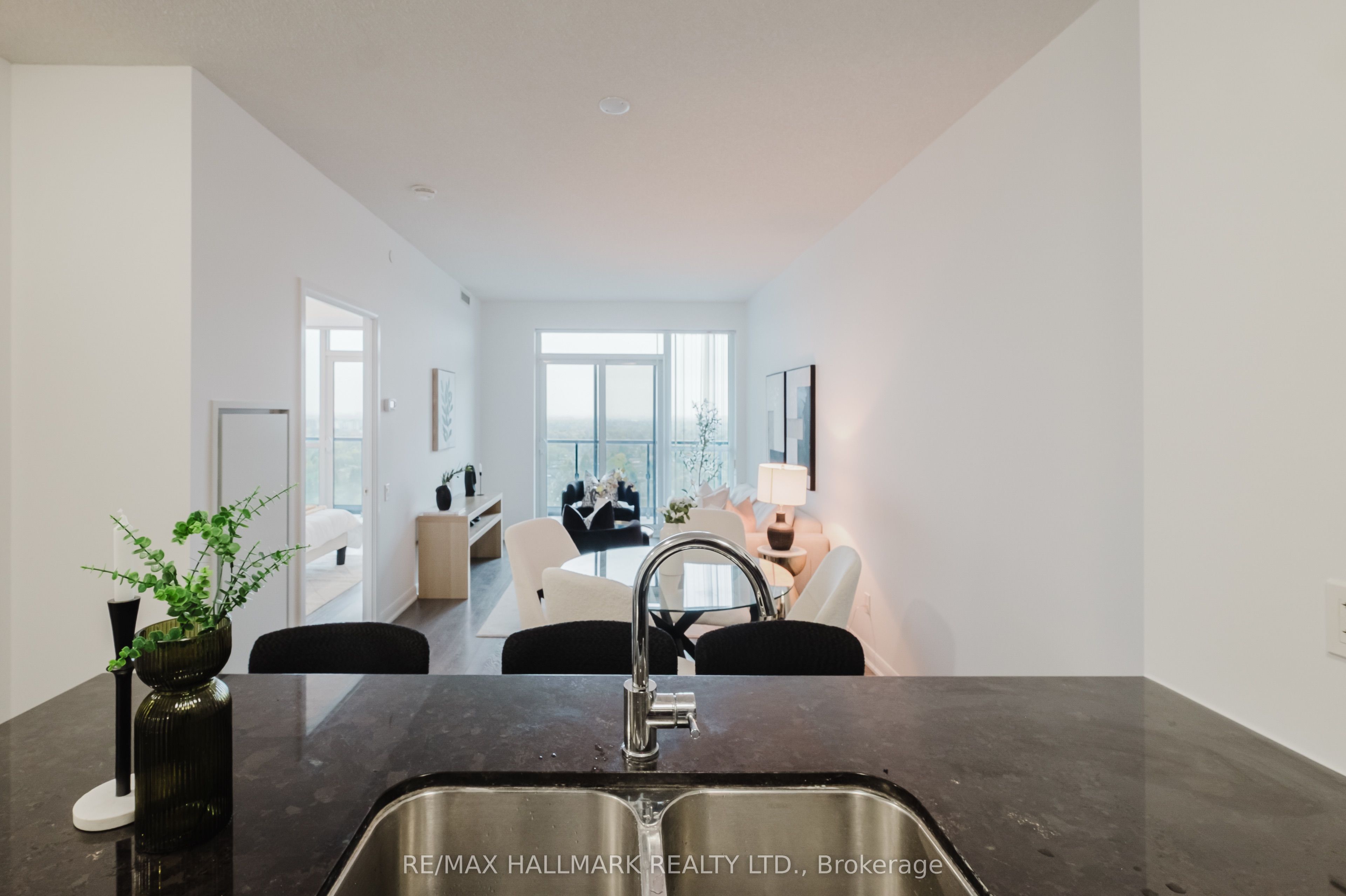 5162 Yonge Street 1806, Toronto, ON M2N 0E9