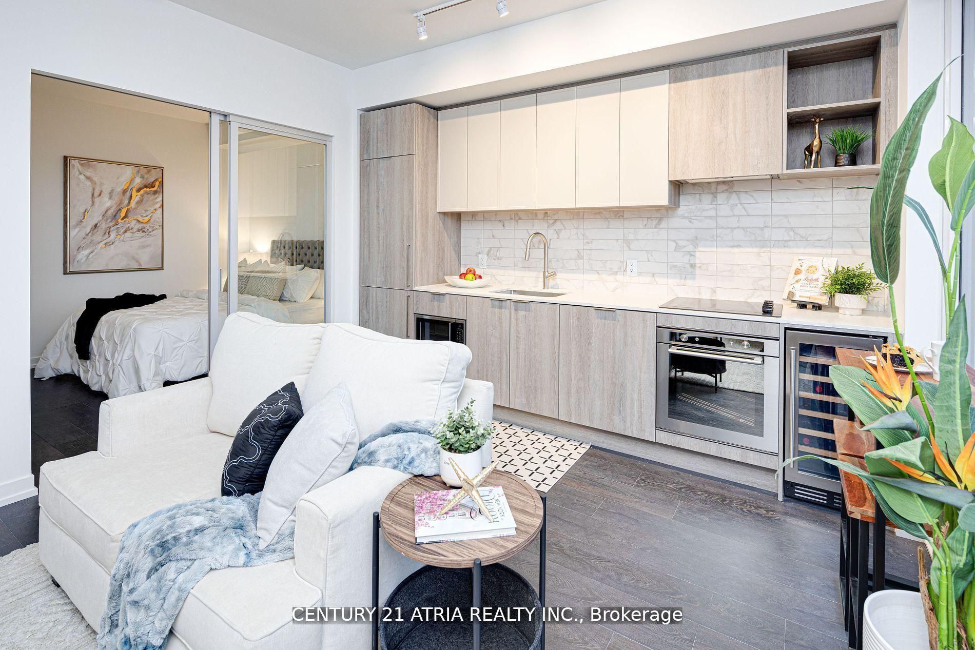 2020 Bathurst Street 1810, Toronto, ON M5P 0A6 photo 4
