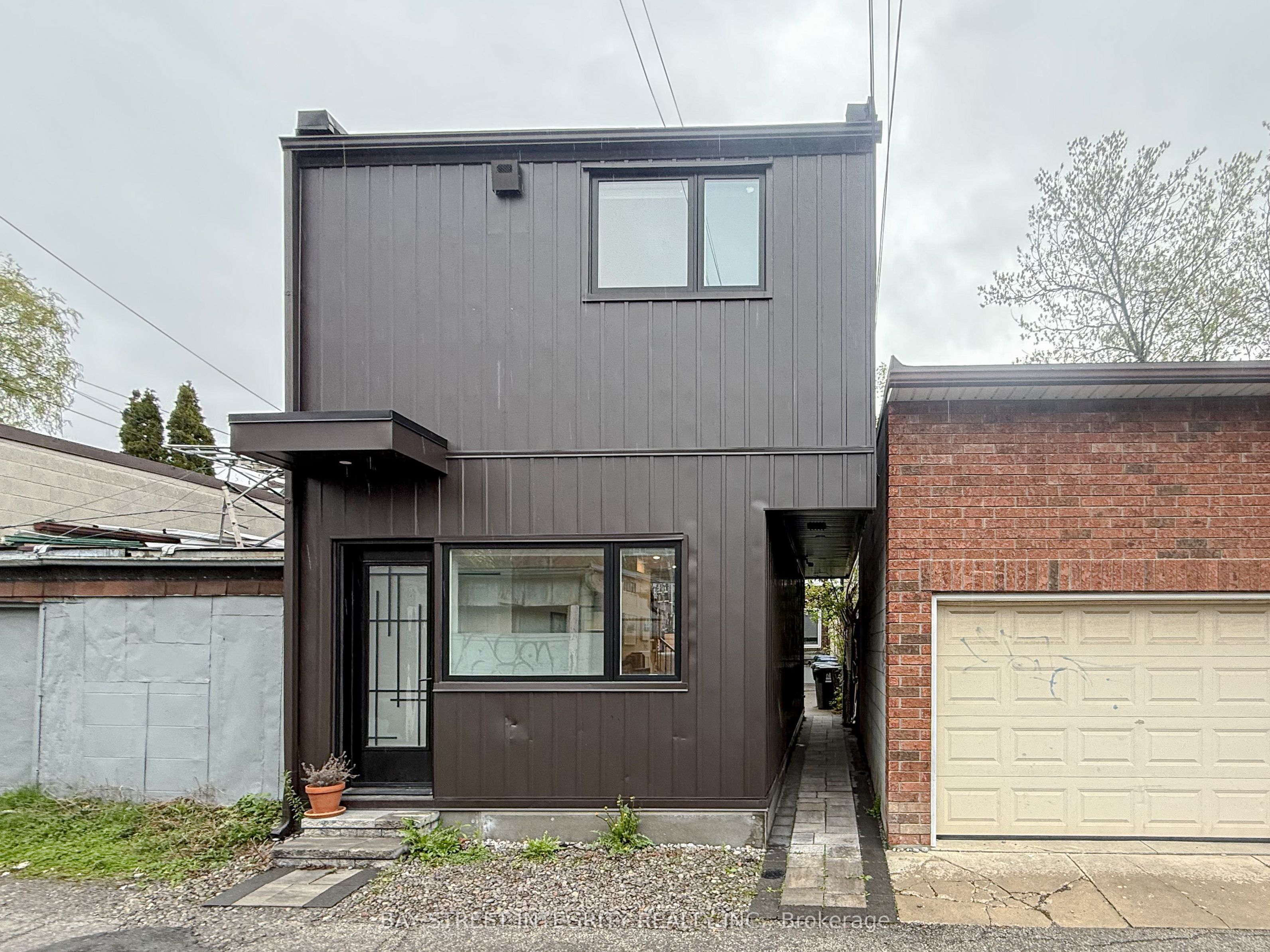 598 Crawford Street Laneway, Toronto, ON M6G 3K2