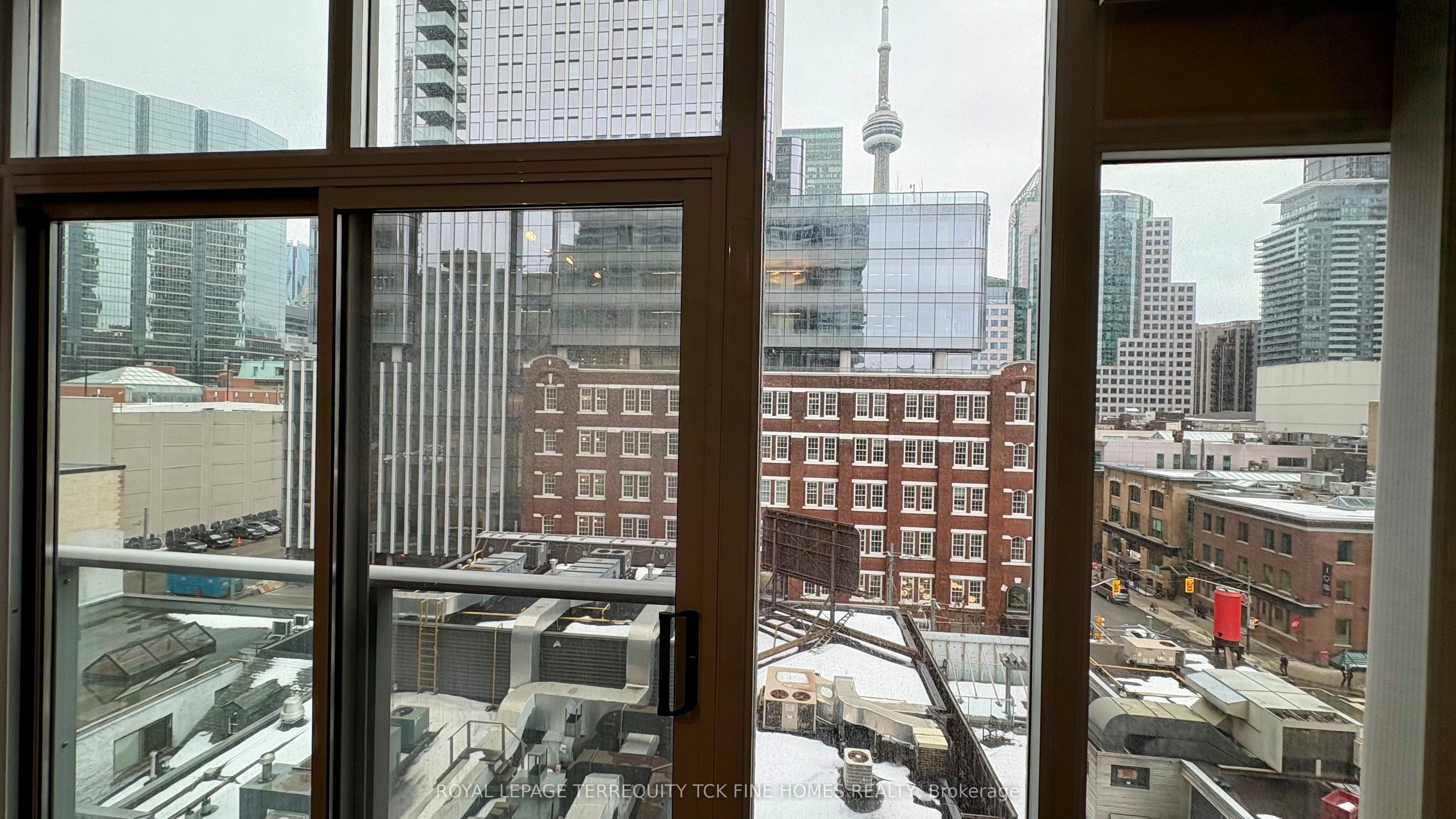 21 Nelson Street 707, Toronto, ON M5V 3H9 photo 2