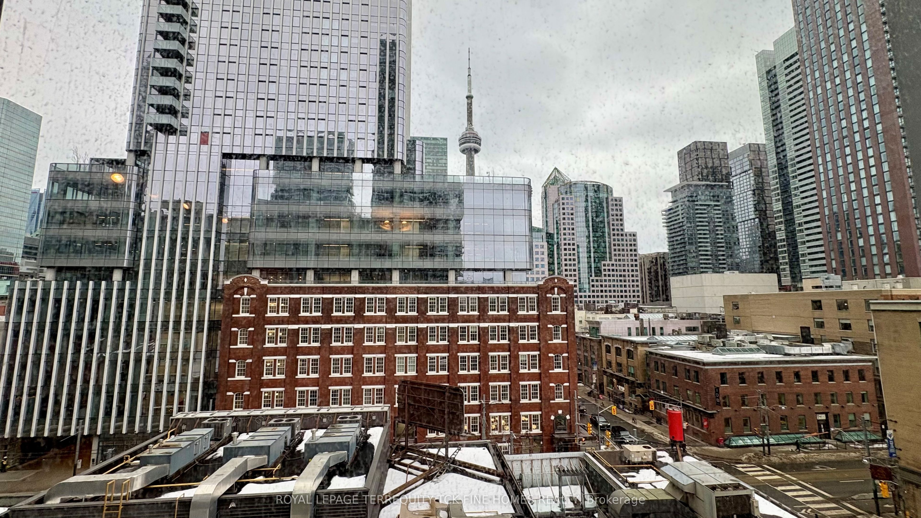 21 Nelson Street 707, Toronto, ON M5V 3H9 photo 3
