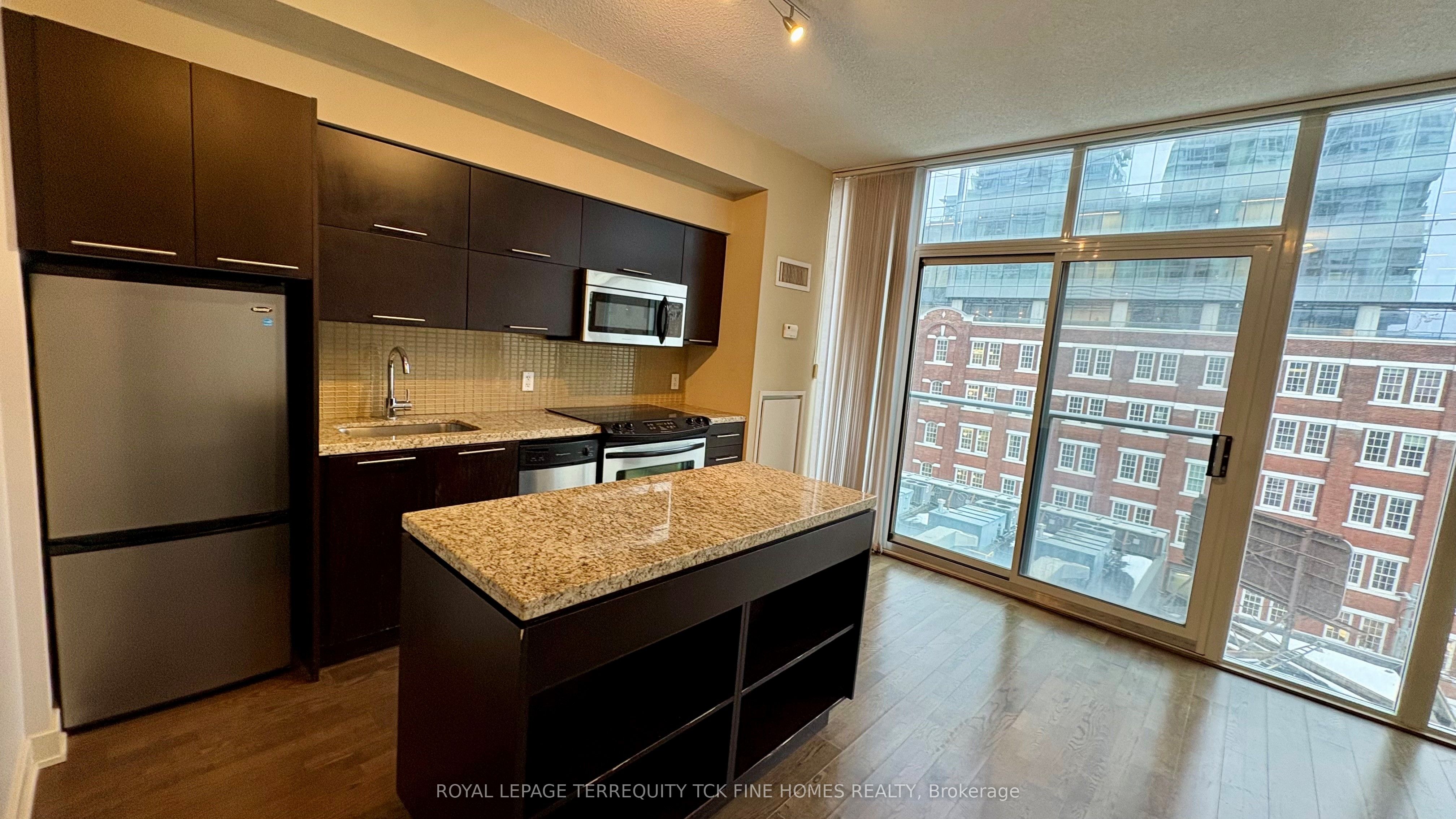 21 Nelson Street 707, Toronto, ON M5V 3H9 photo 4