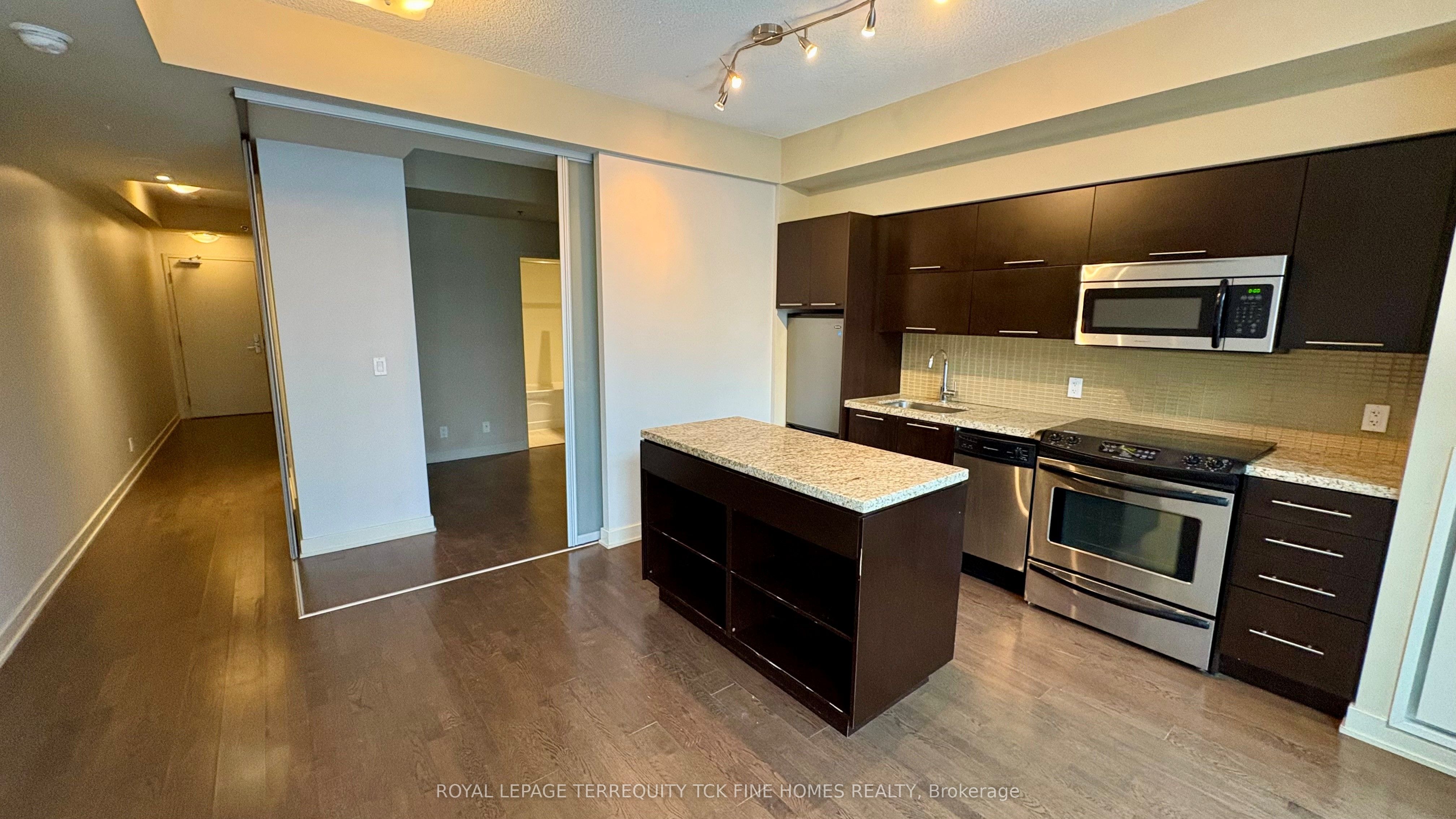21 Nelson Street 707, Toronto, ON M5V 3H9 photo 5