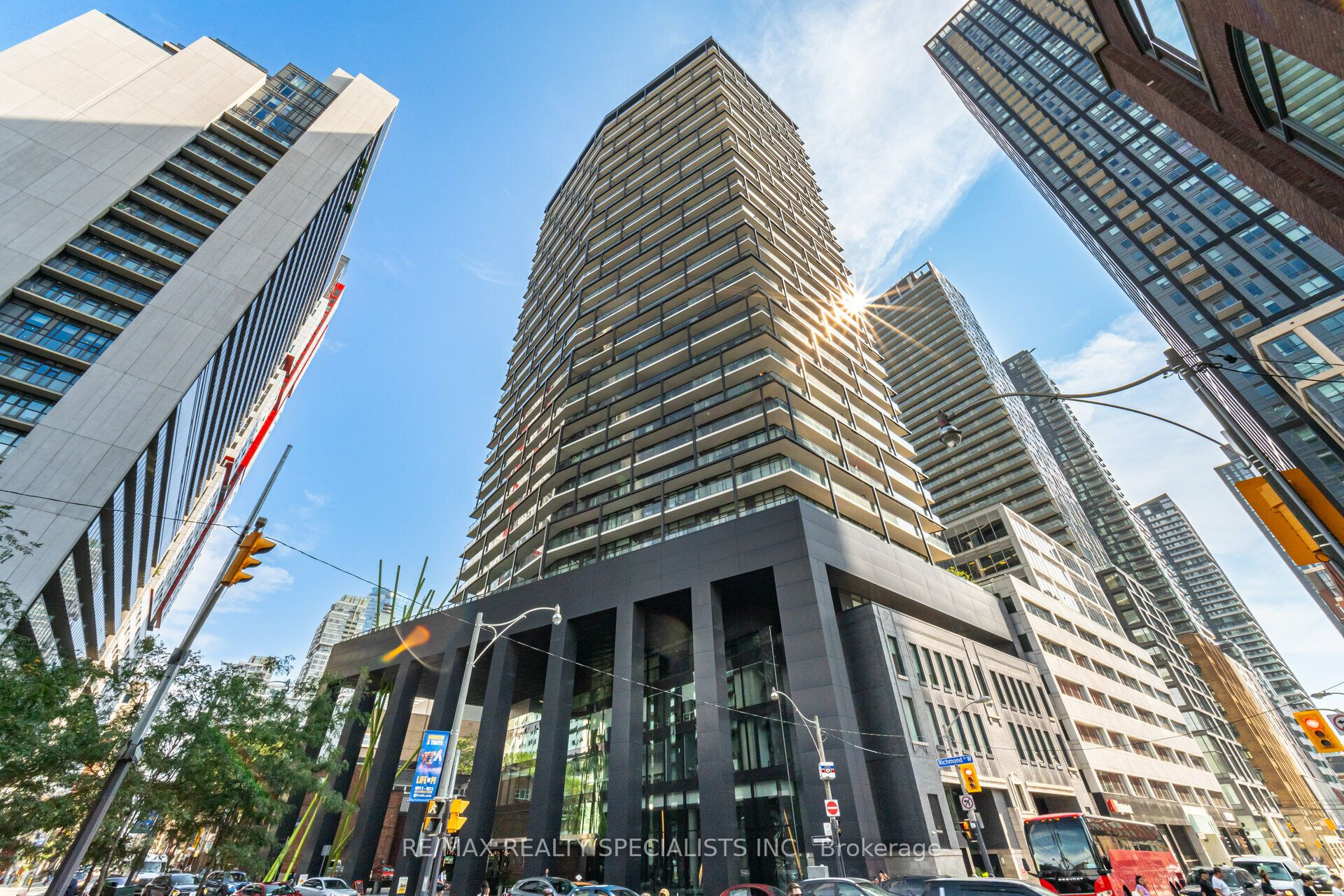 125 Peter Street 3012, Toronto, ON M5V 0M2 photo 2