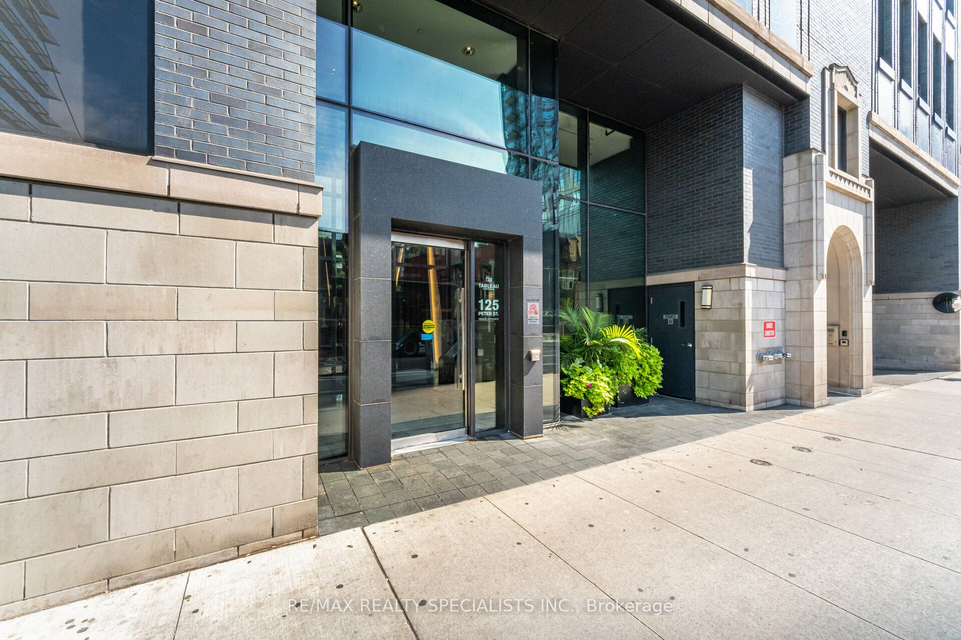 125 Peter Street 3012, Toronto, ON M5V 0M2 photo 4