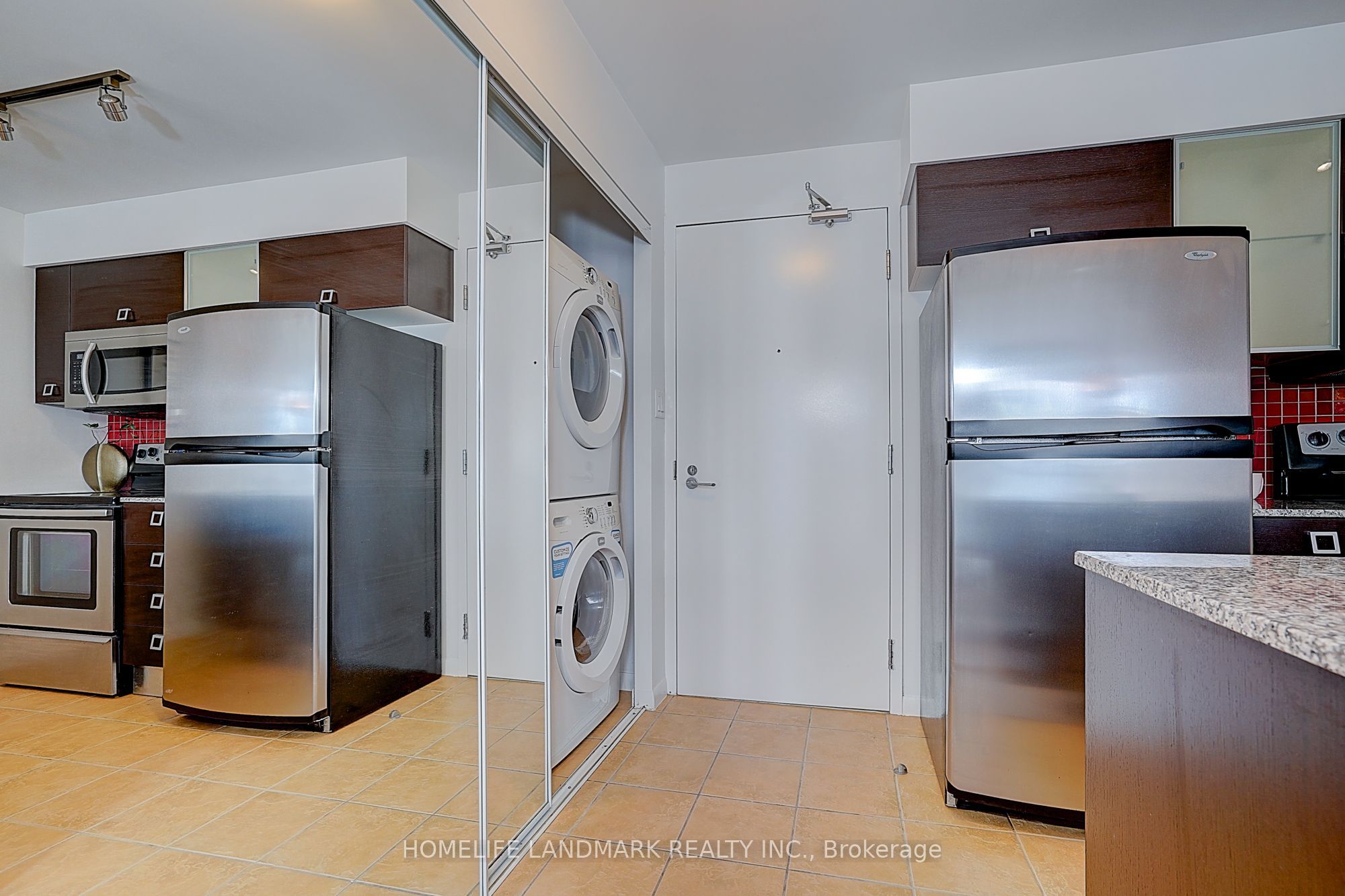 38 Grenville Street 3301, Toronto, ON M4Y 1A5 photo 2