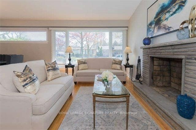 12 Lacewood Crescent, Toronto, ON M3A 2Z4 photo 3