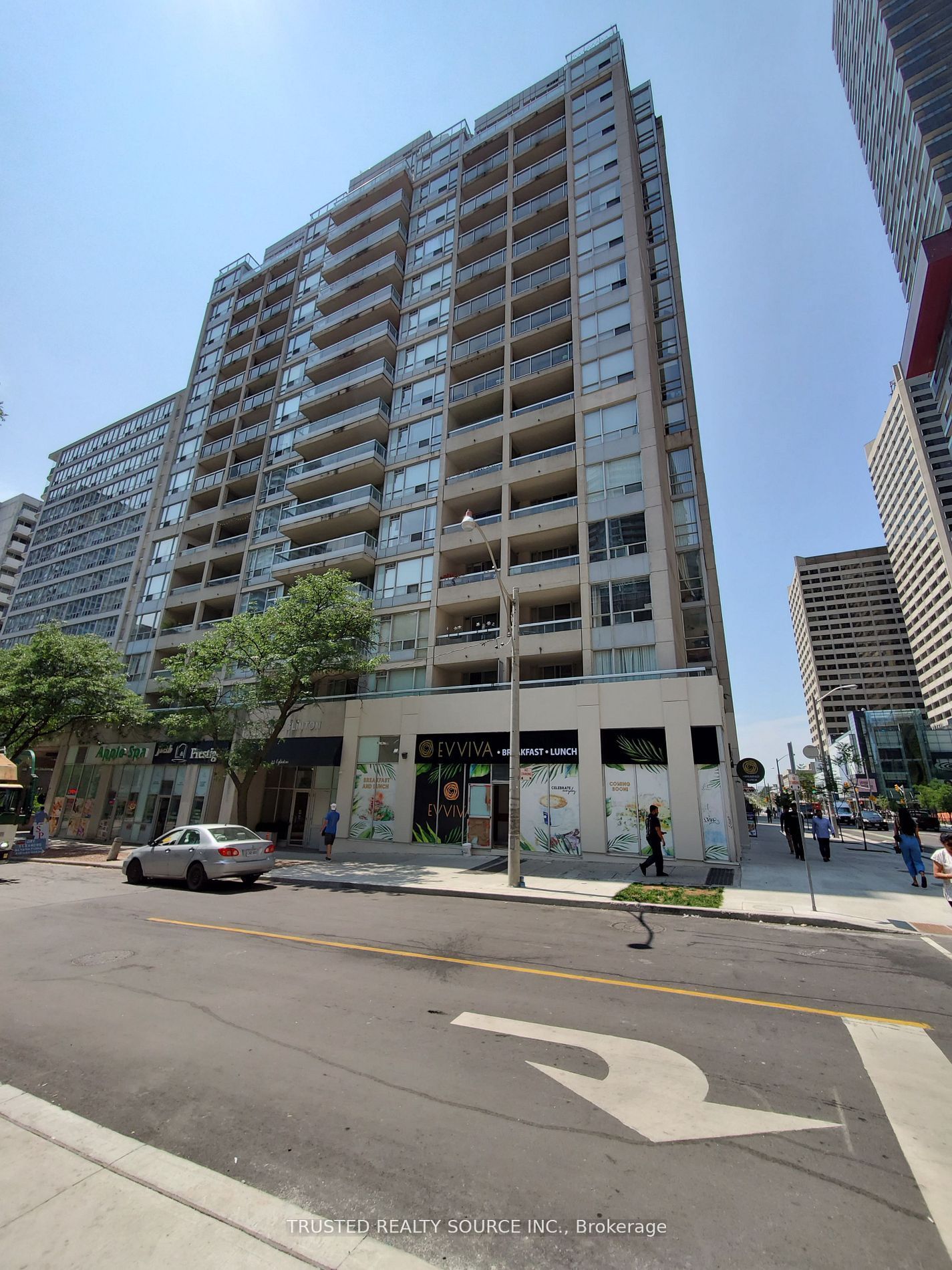 43 Eglinton Avenue E 1808, Toronto, ON M4P 1A2 photo 3