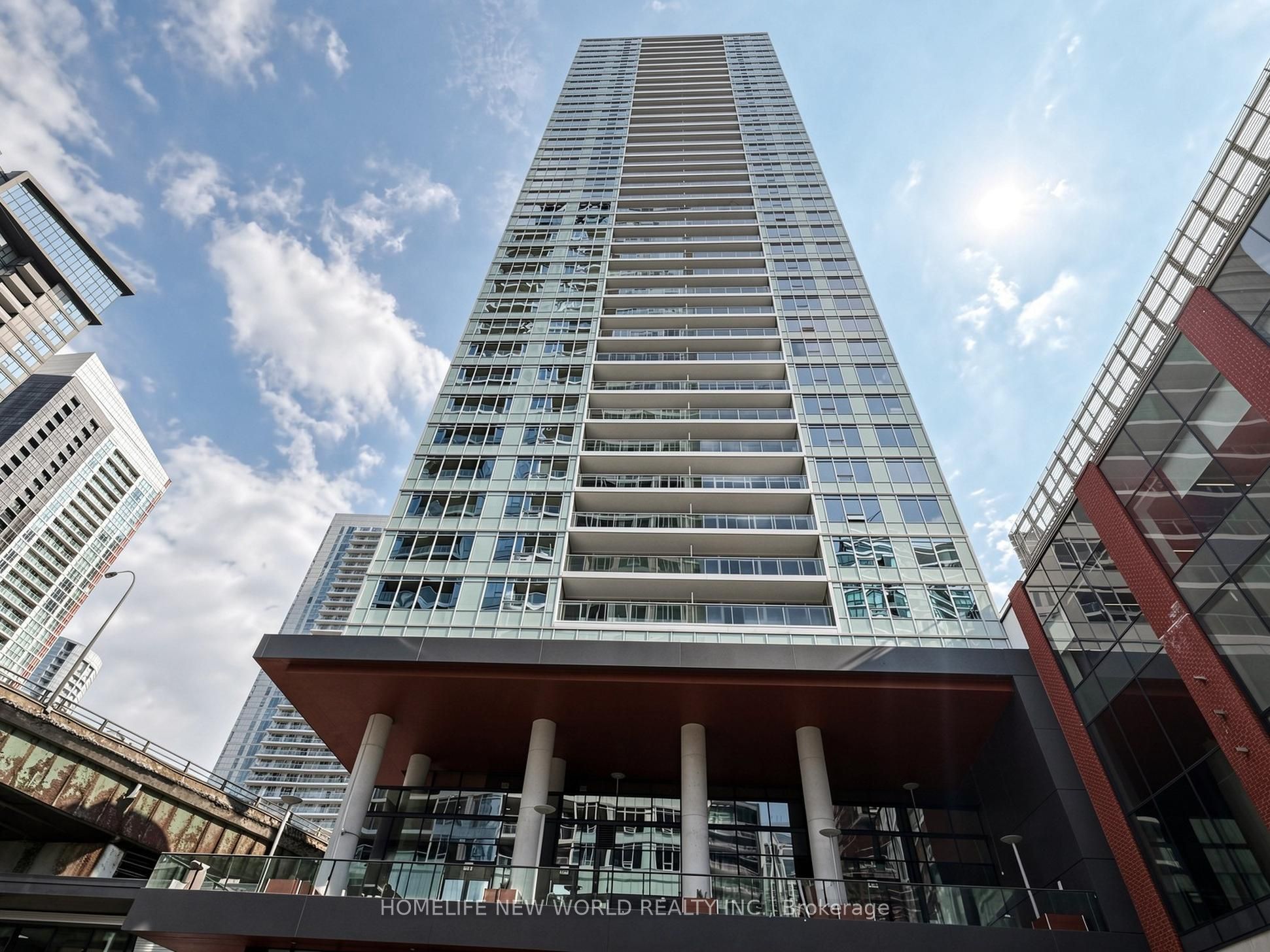 17 Bathurst Street 2011, Toronto, ON M5V 0N1 photo 2