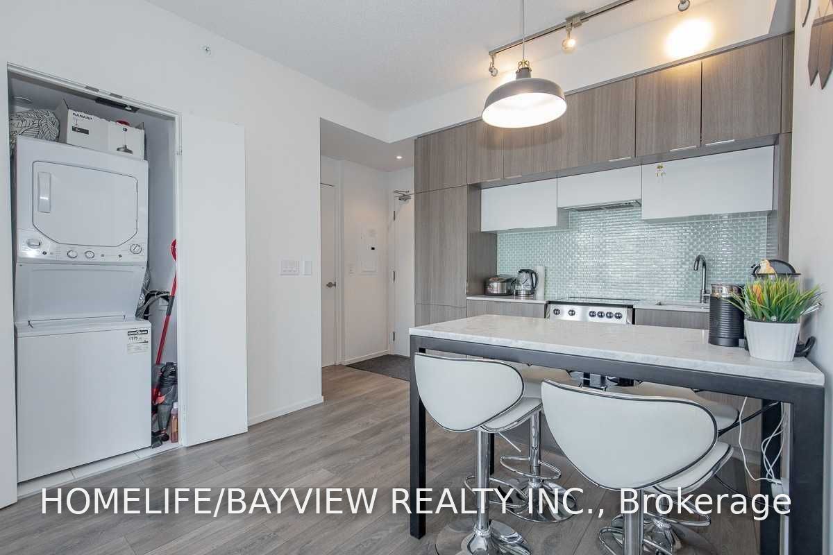 159 Dundas Street E 1807, Toronto, ON M5B 1E4 photo 3