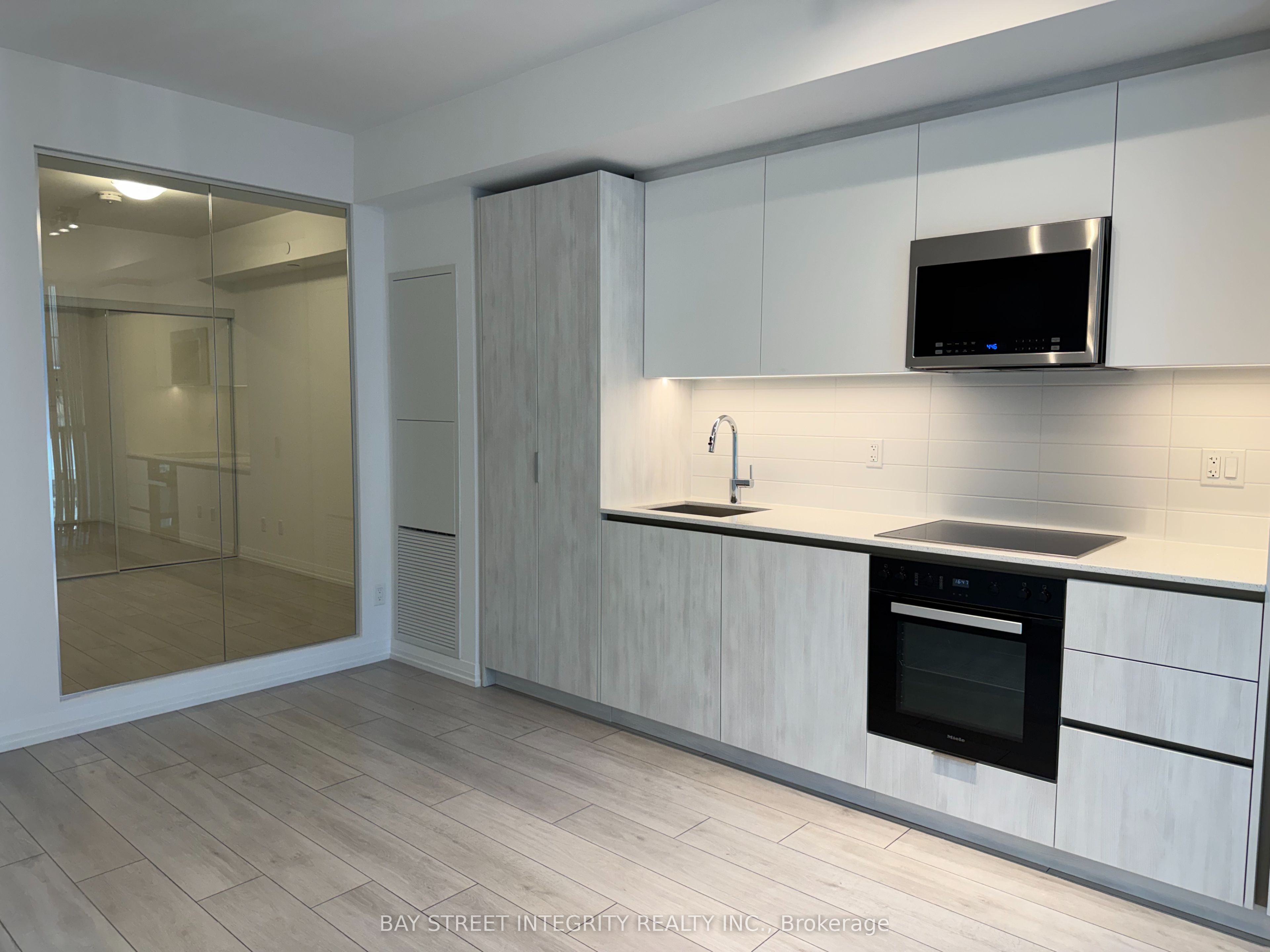 400 King Street W 609, Toronto, ON M5V 0X8 photo 4