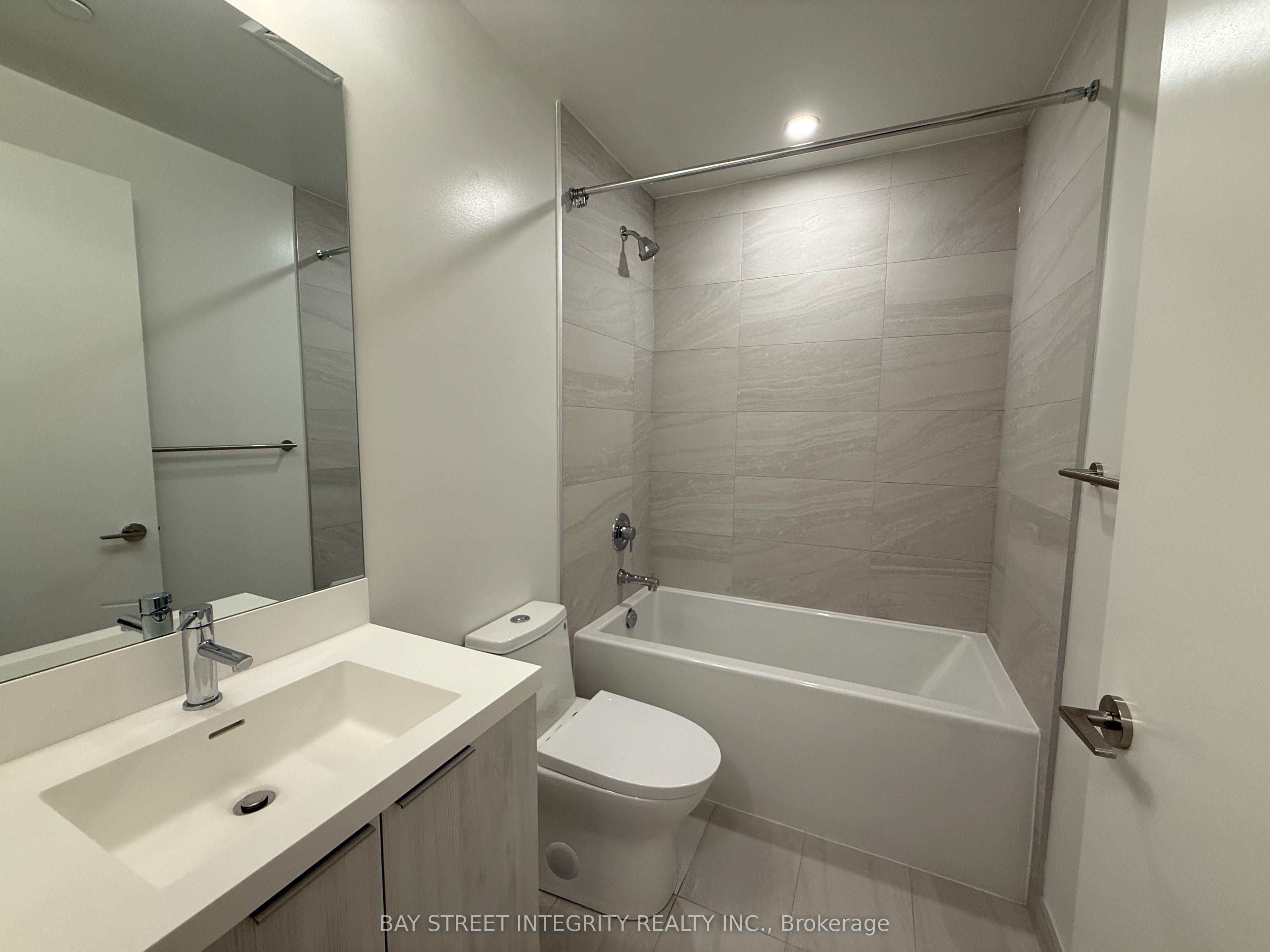 400 King Street W 609, Toronto, ON M5V 0X8 photo 5