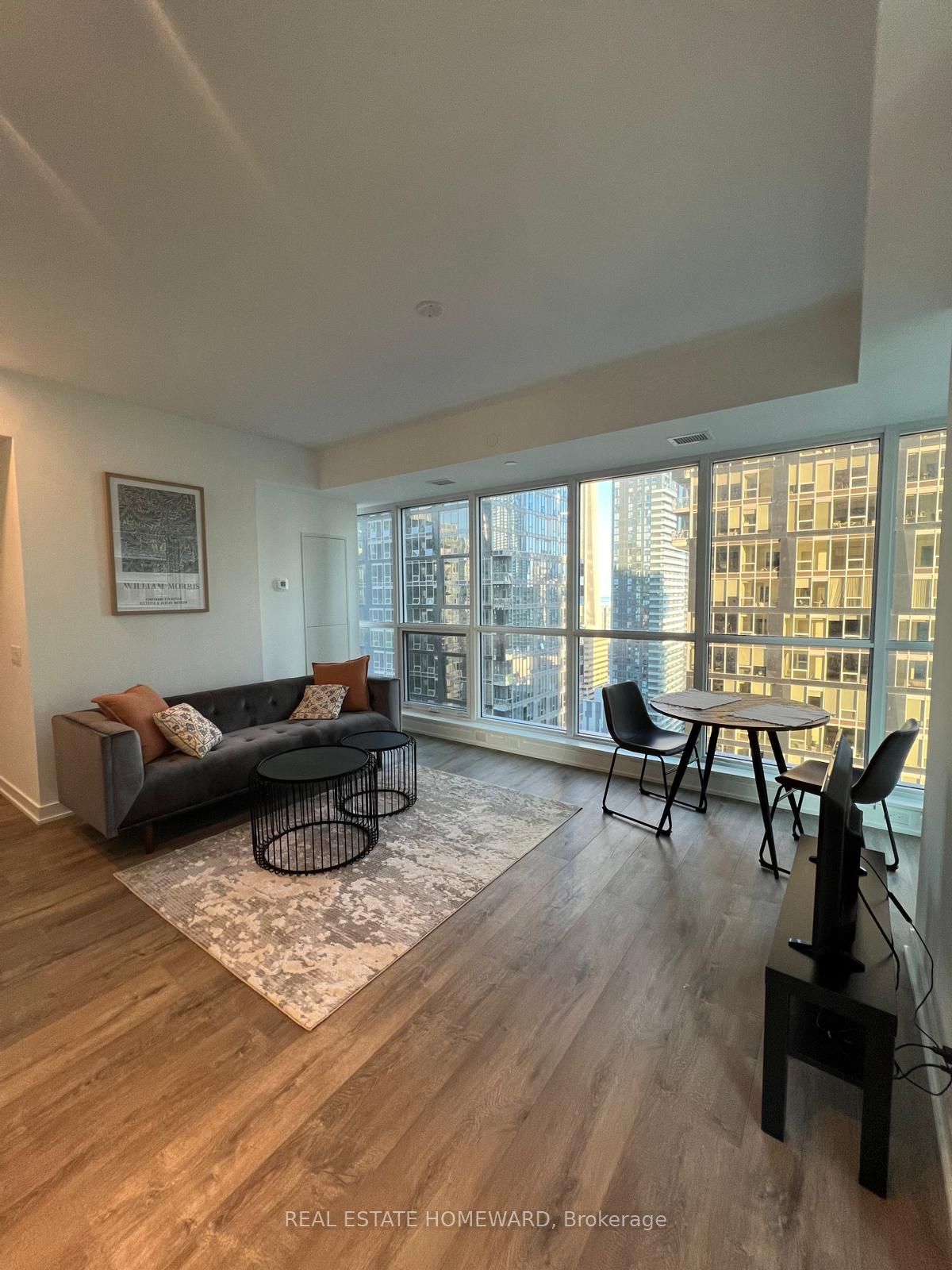 327 King Street W 2903, Toronto, ON M5V 0W7 photo 2