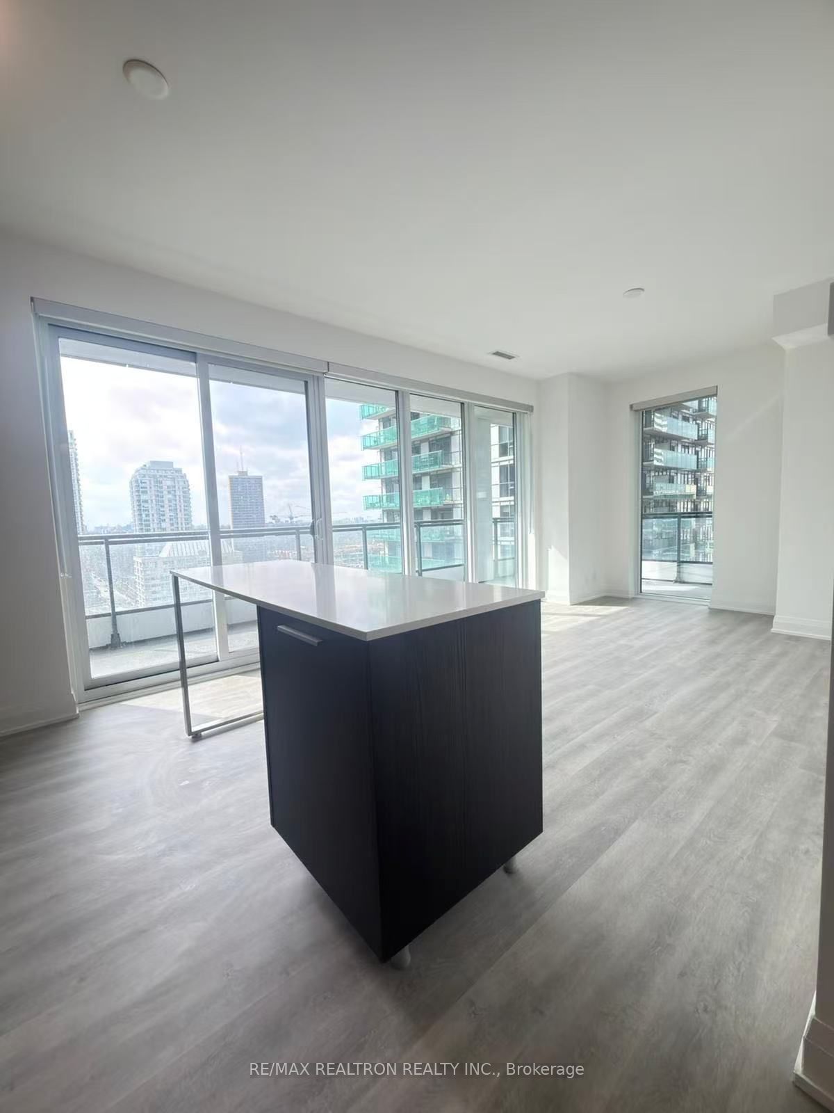 65 Broadway Avenue 1609, Toronto, ON M4P 1T9 photo 2