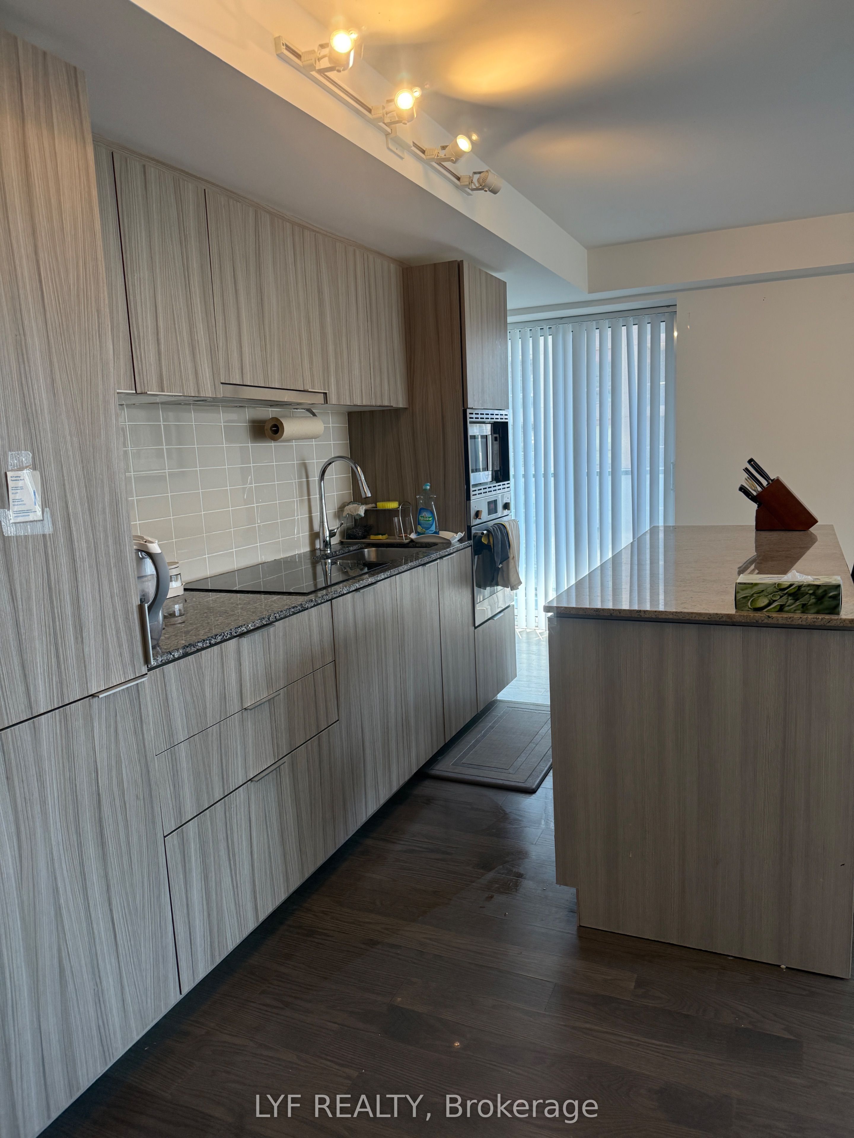 955 Bay Street 1307, Toronto, ON M5S 2A2 photo 4
