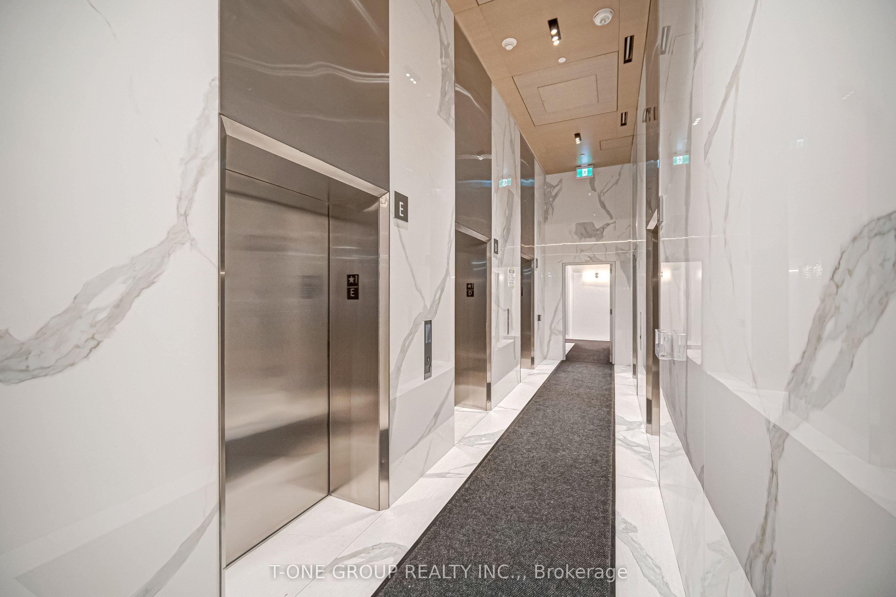 88 Queen Street E 4707, Toronto, ON M5C 0B6 photo 5
