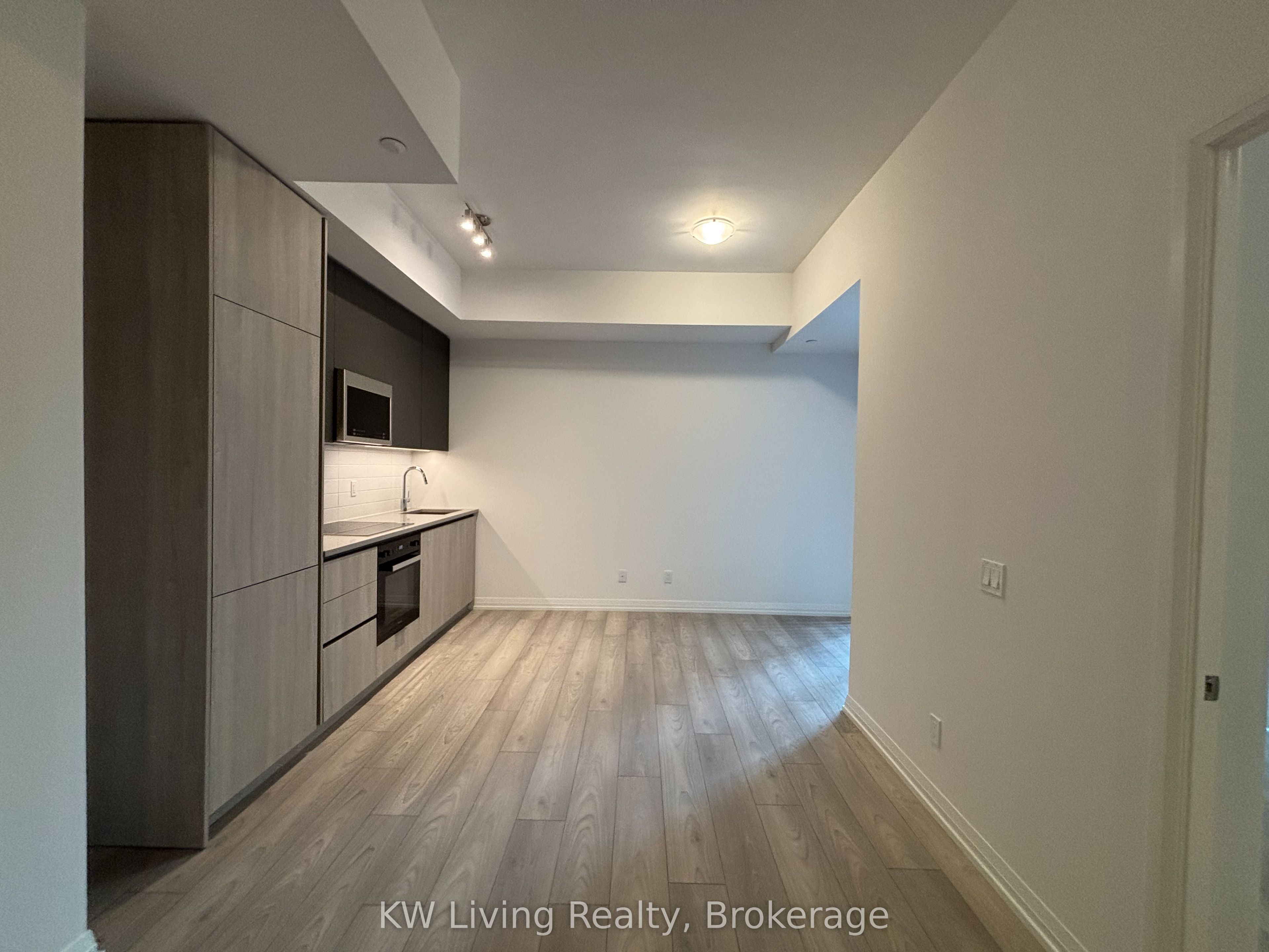 400 King Street W 726, Toronto, ON M5V 1K2 photo 4