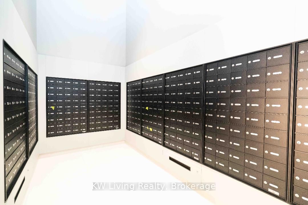 400 King Street W 726, Toronto, ON M5V 1K2 photo 5