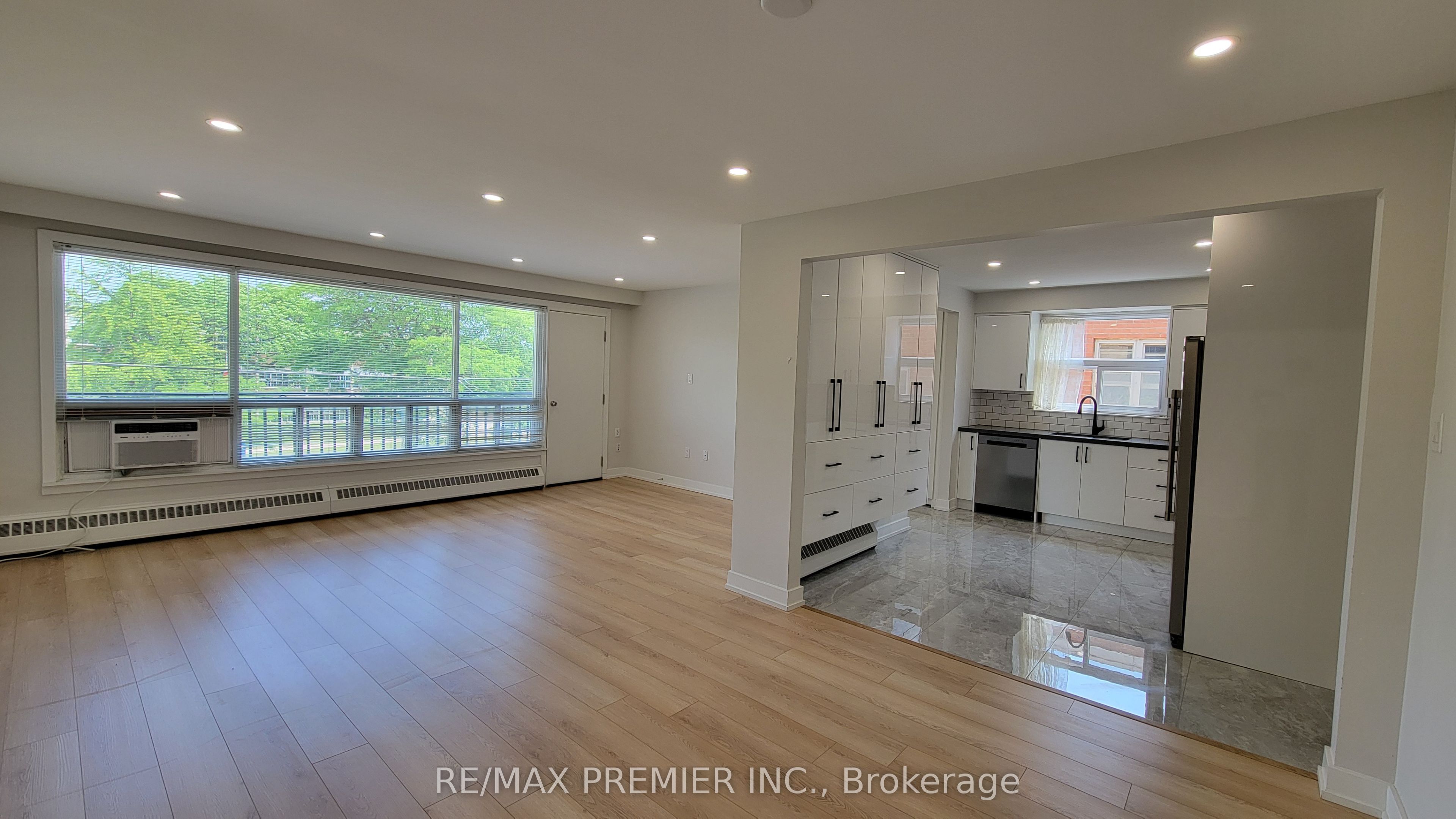 294 Wilmington Avenue 3, Toronto, ON M3H 5K7