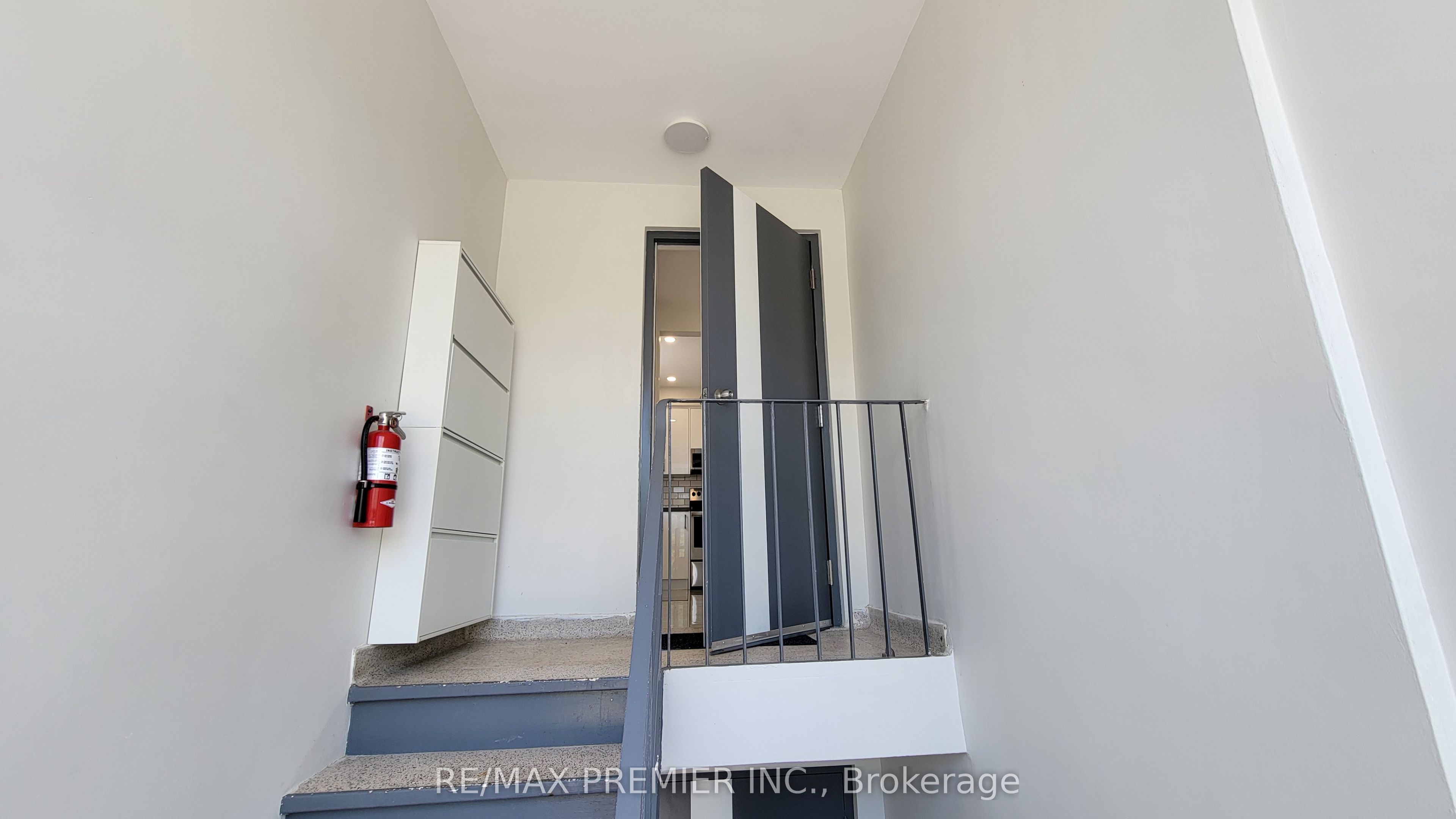 294 Wilmington Avenue 3, Toronto, ON M3H 5K7 photo 5
