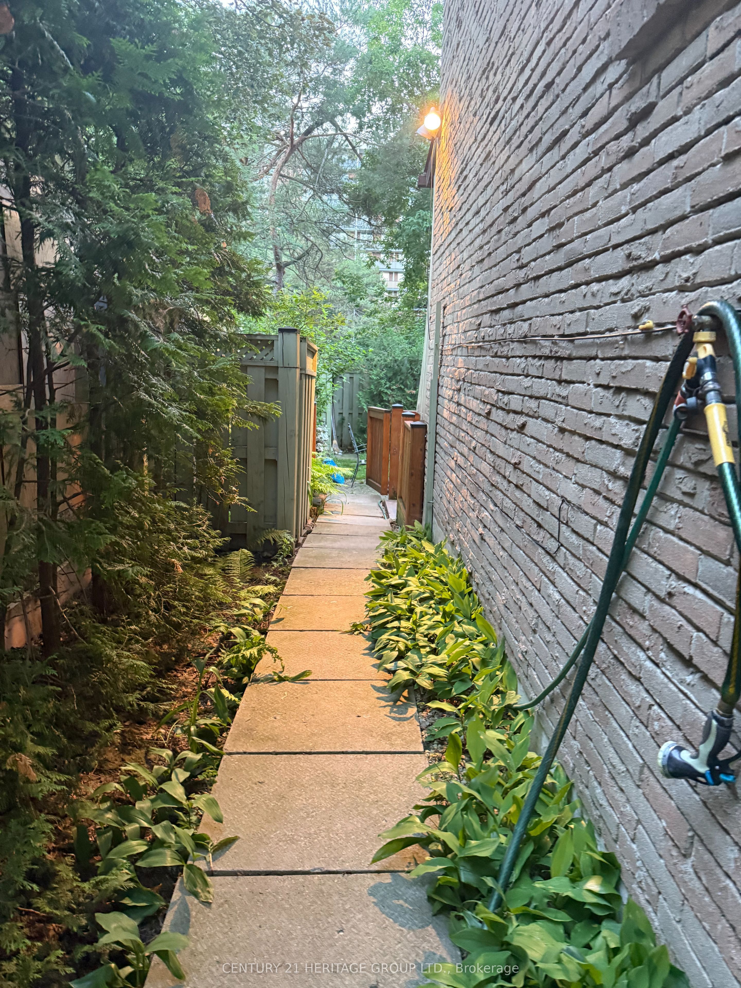 8 Tarbert Road BSMT, Toronto, ON M2M 2Y2 photo 3