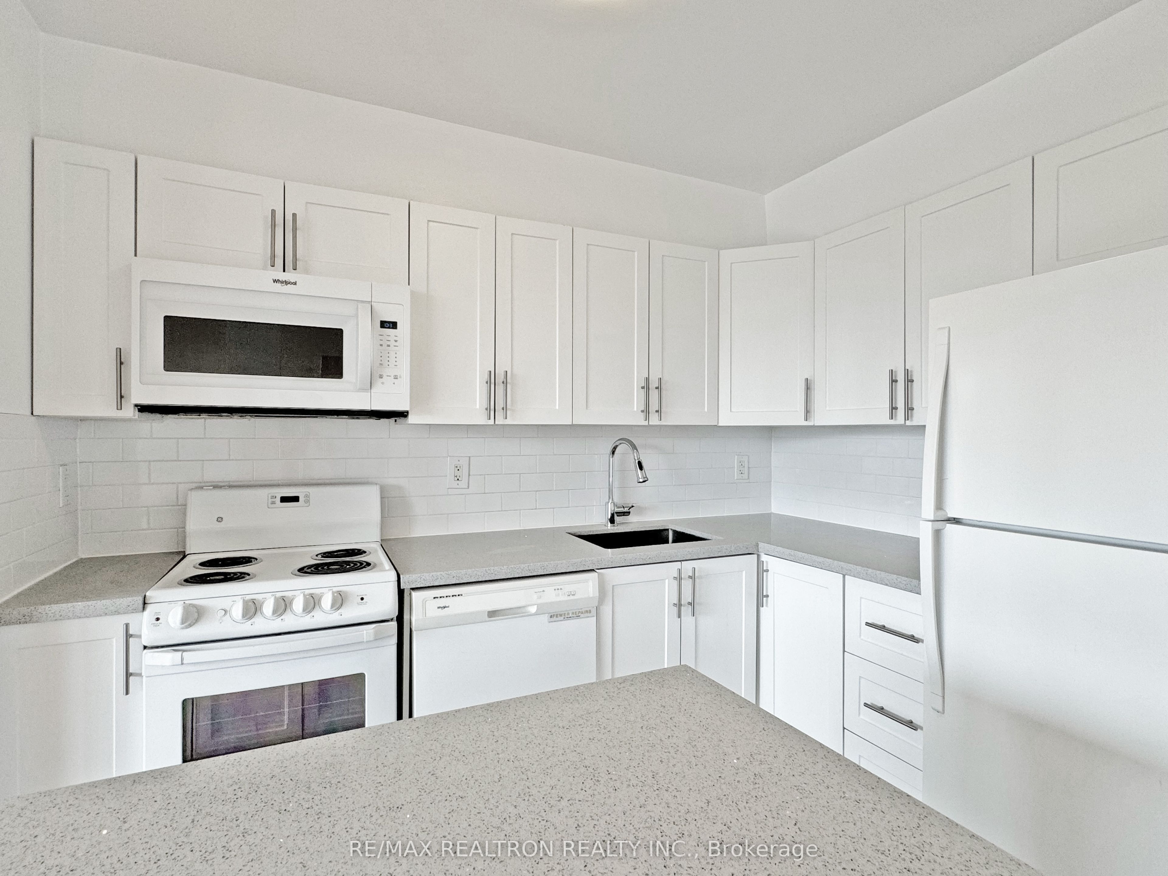 666 Spadina Avenue 903, Toronto, ON M5S 2H8 photo 2