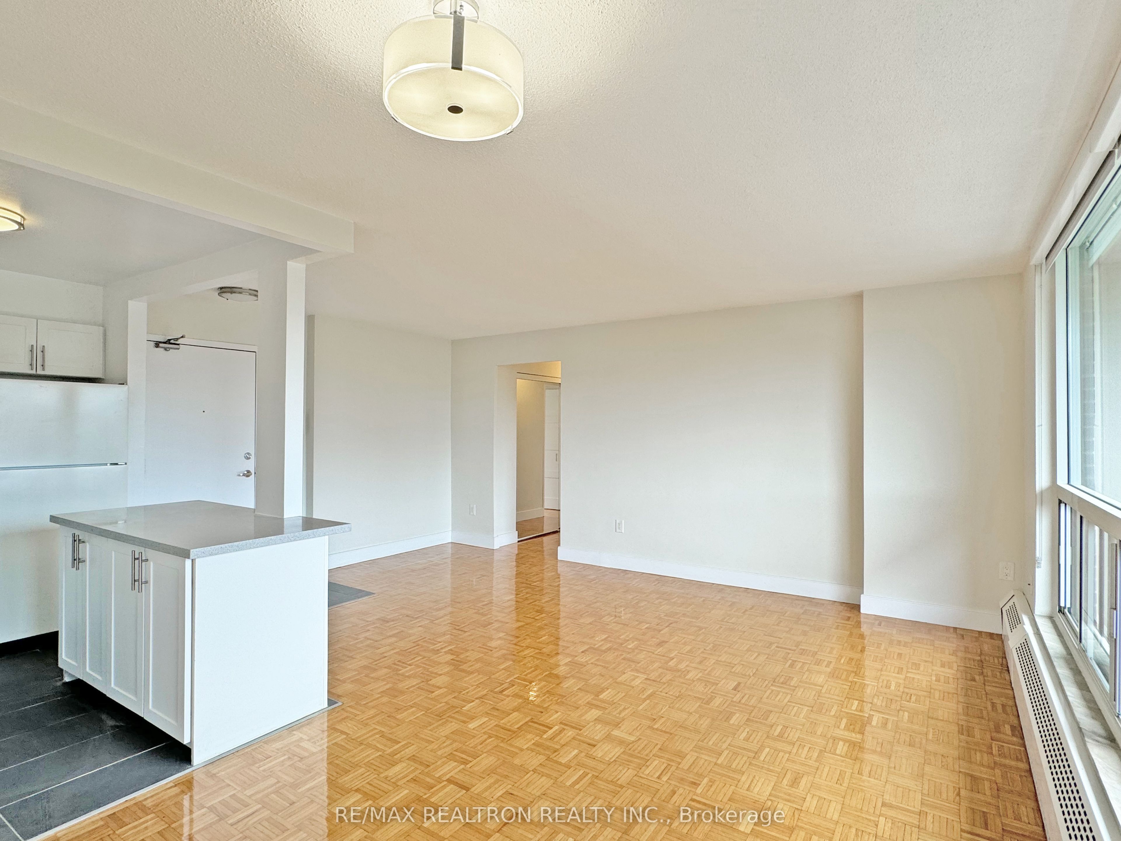 666 Spadina Avenue 903, Toronto, ON M5S 2H8 photo 4
