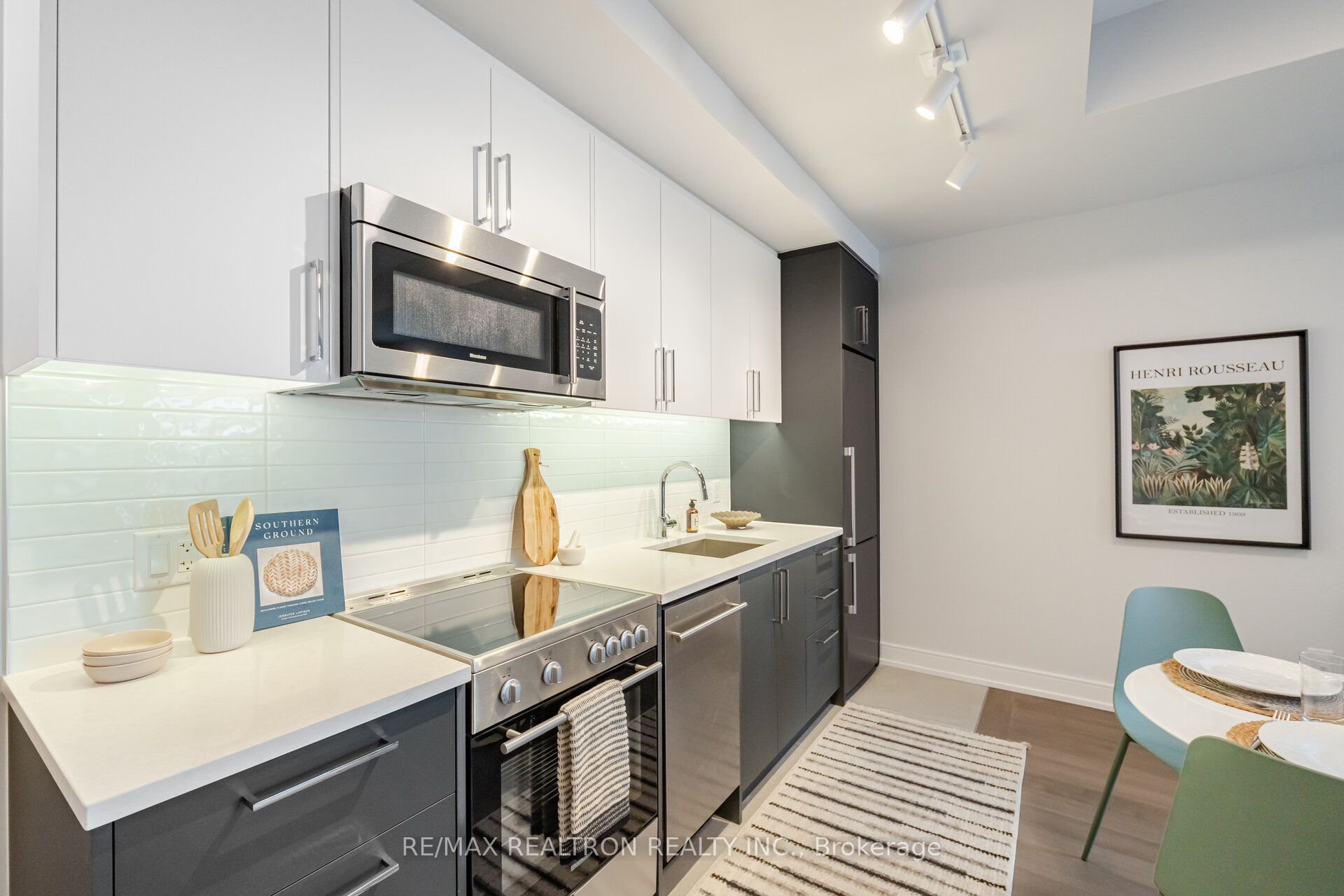 664 Spadina Avenue 711, Toronto, ON M5S 2H7 photo 3
