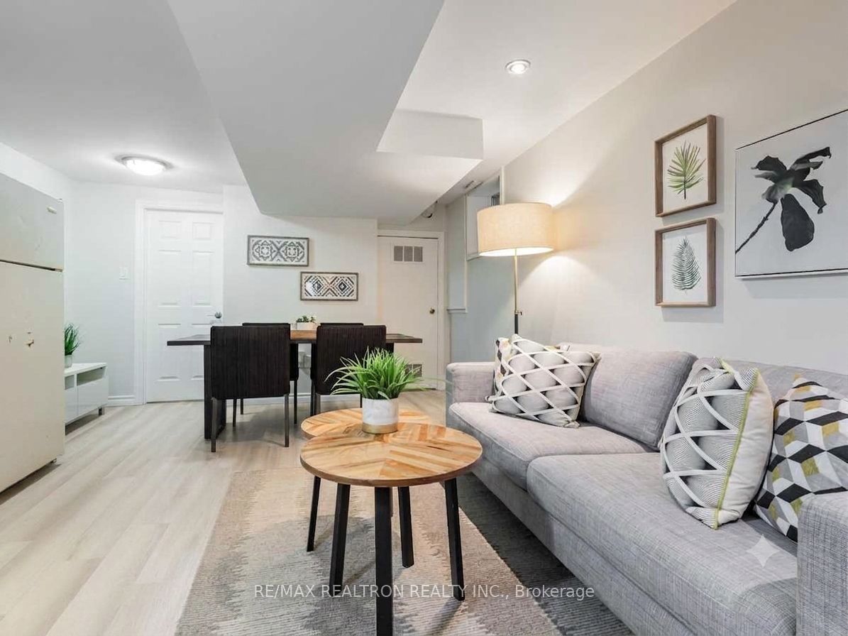 1047 Davenport Road, Toronto, ON M6G 2C2 photo 2