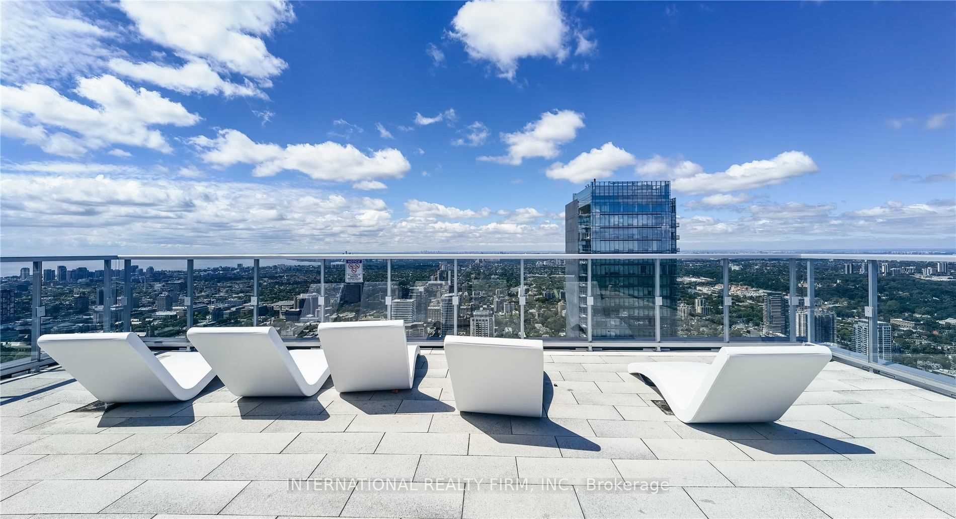 1 Yorkville Avenue 4212, Toronto, ON M4W 1L1 photo 4