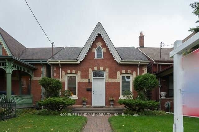 231 Clinton Street, Toronto, ON M6G 2Y4