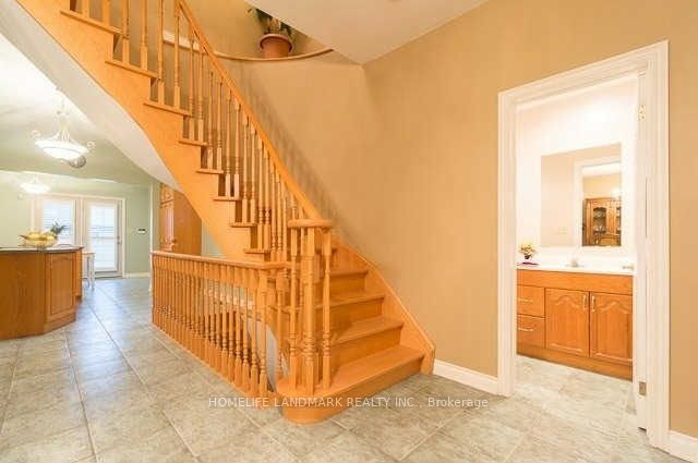 231 Clinton Street, Toronto, ON M6G 2Y4 photo 2