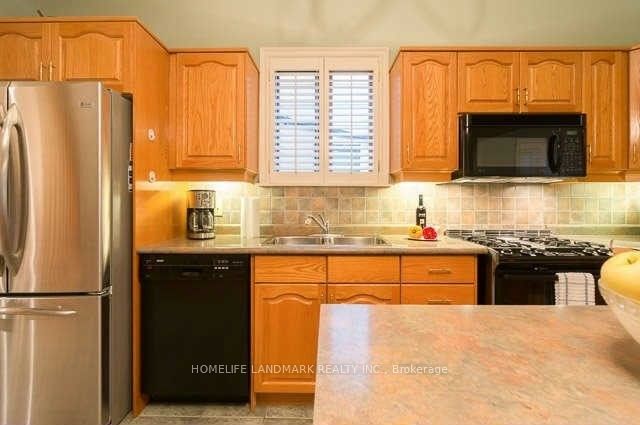 231 Clinton Street, Toronto, ON M6G 2Y4 photo 4