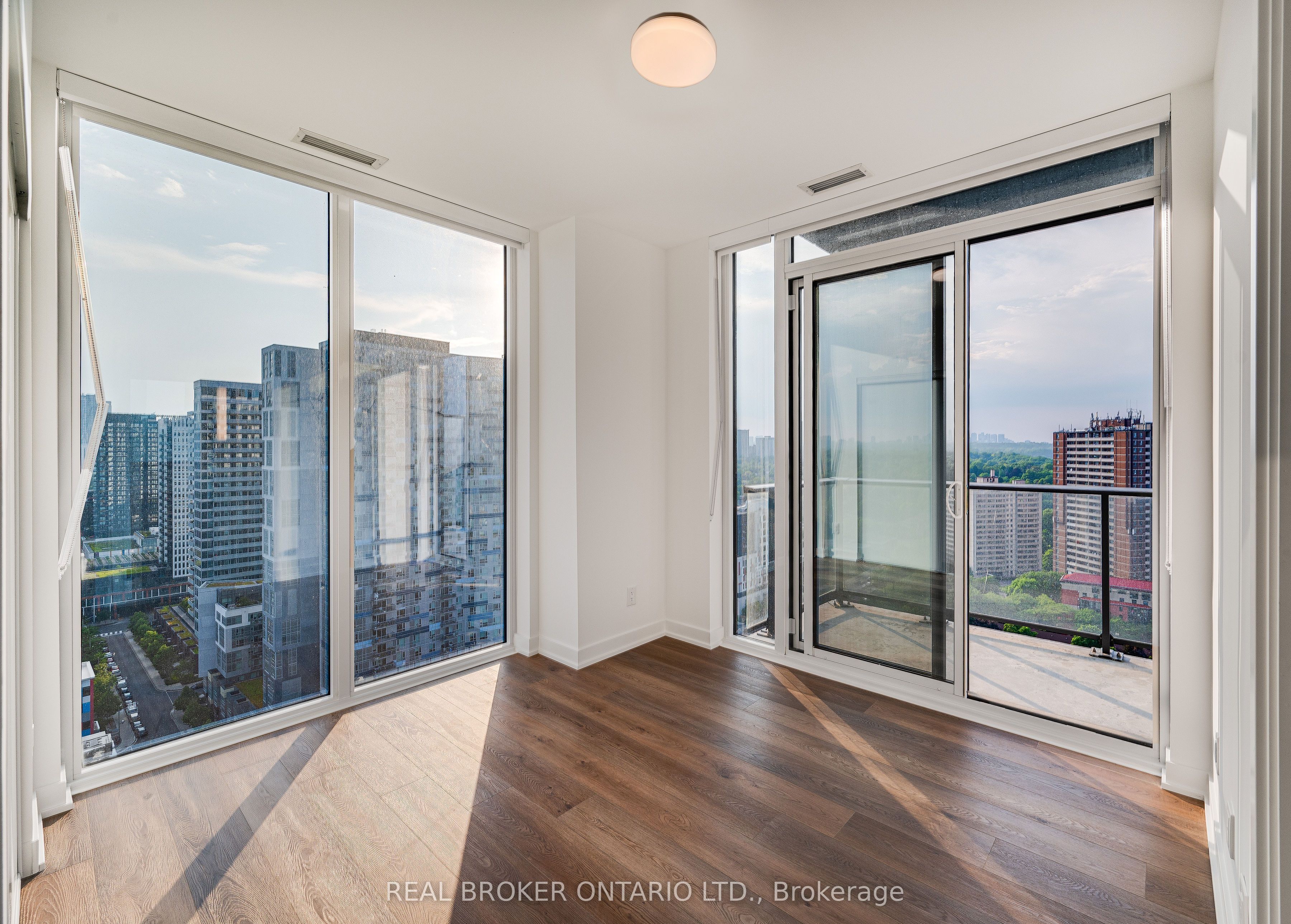 5 Defries Street 2308, Toronto, ON M5A 0W7 photo 2