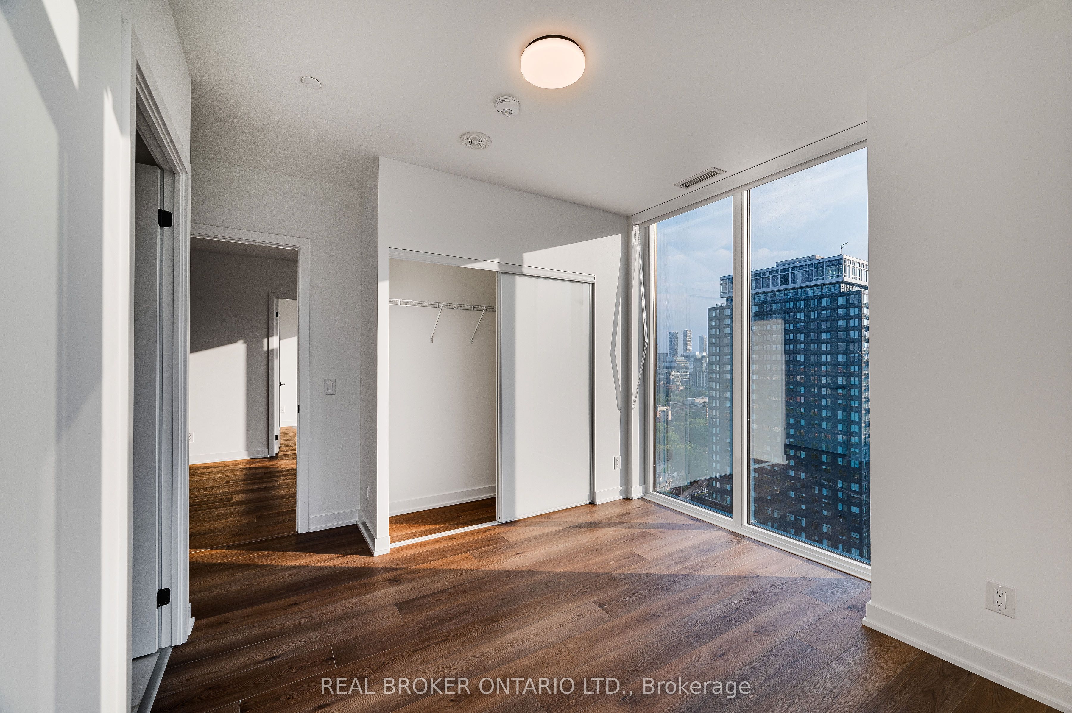 5 Defries Street 2308, Toronto, ON M5A 0W7 photo 4