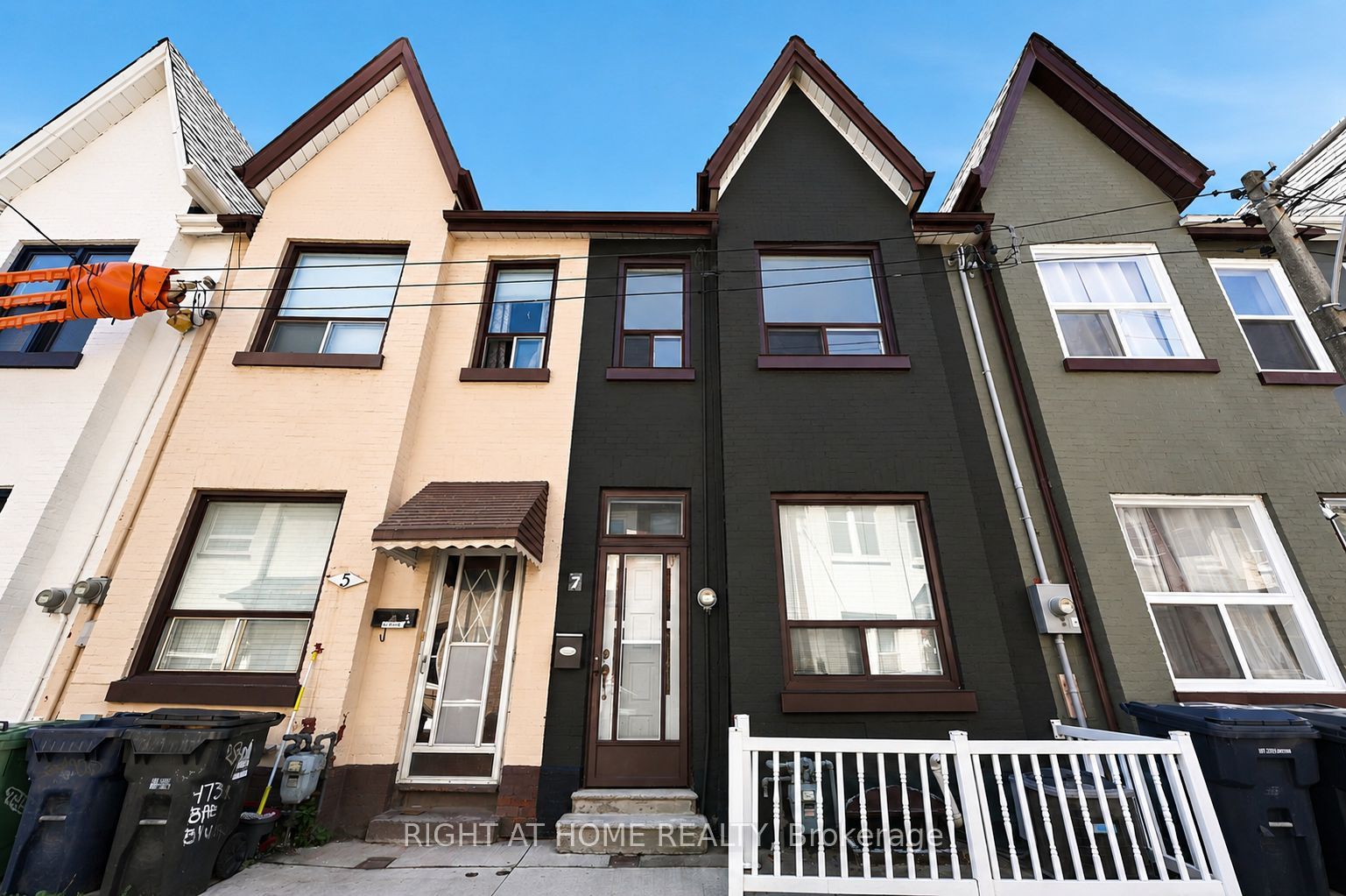 7 Andrews Avenue, Toronto, ON M6J 1S2