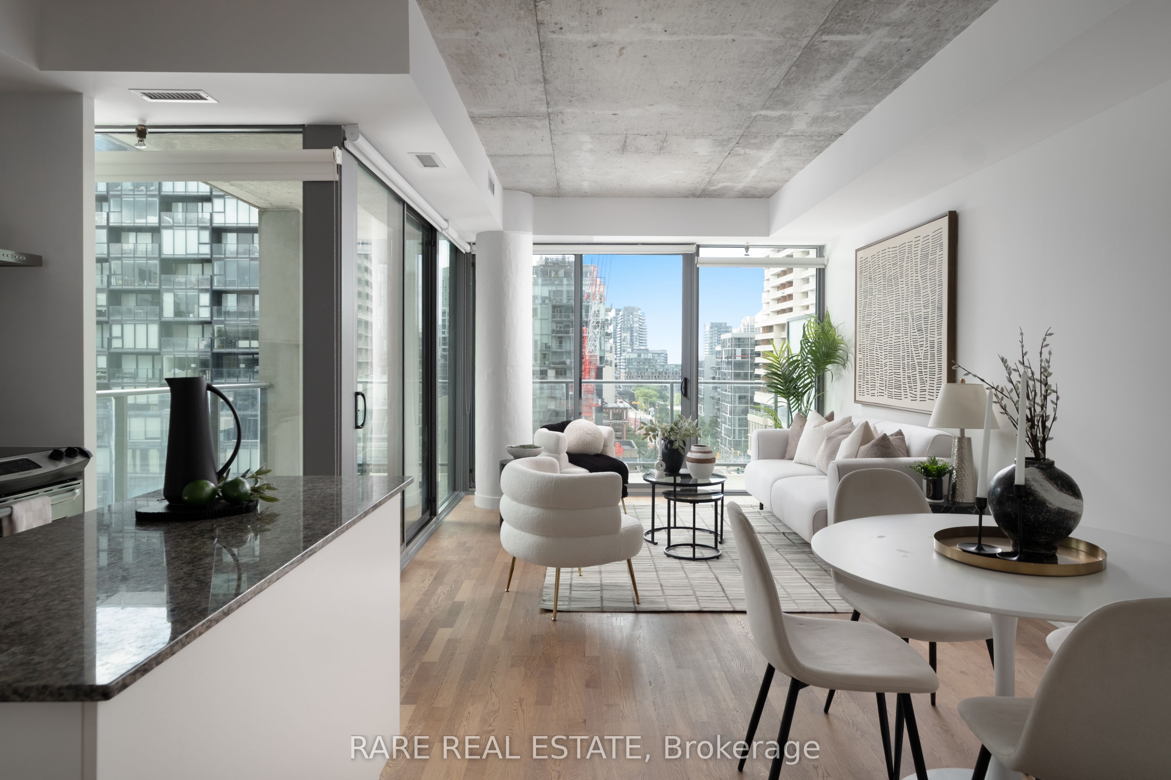 95 Bathurst Street 919, Toronto, ON M5V 0H7