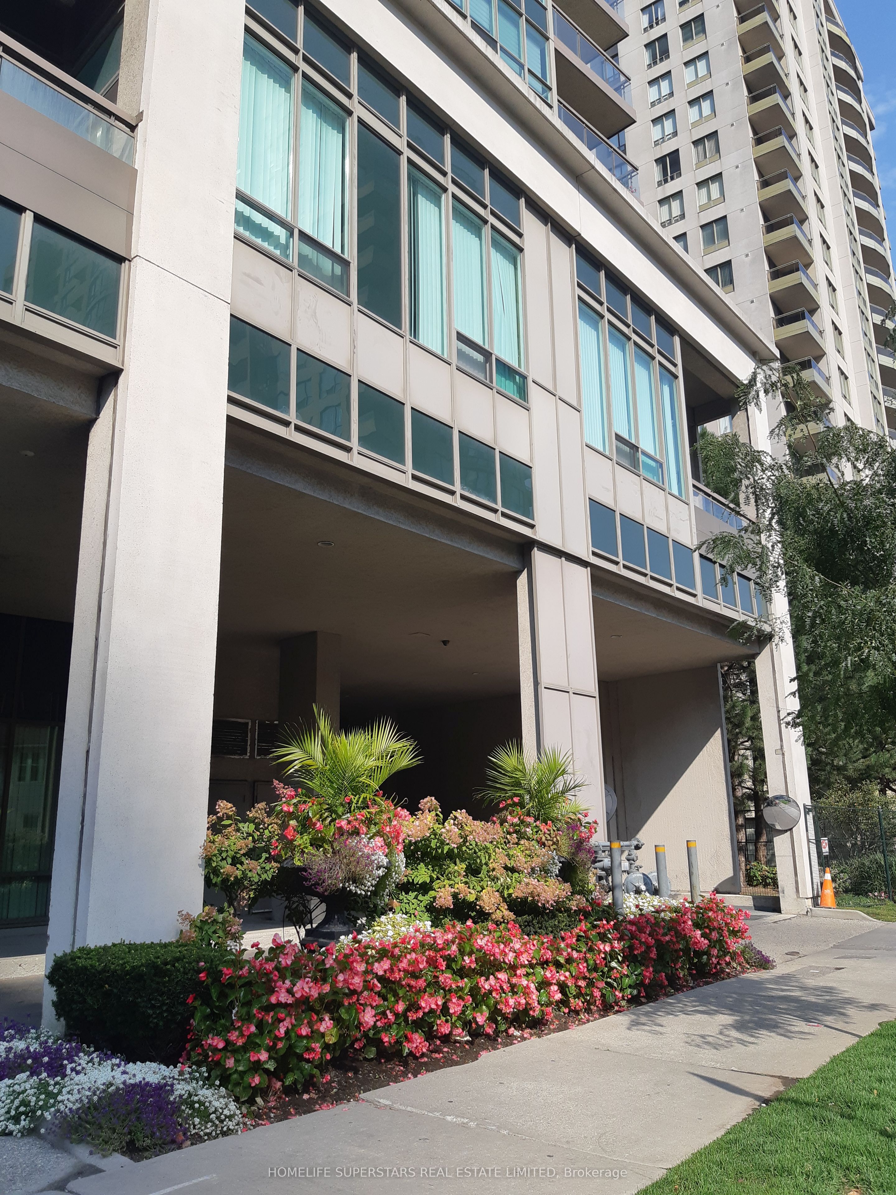 18 Parkview Avenue 2001, Toronto, ON M2N 7H7