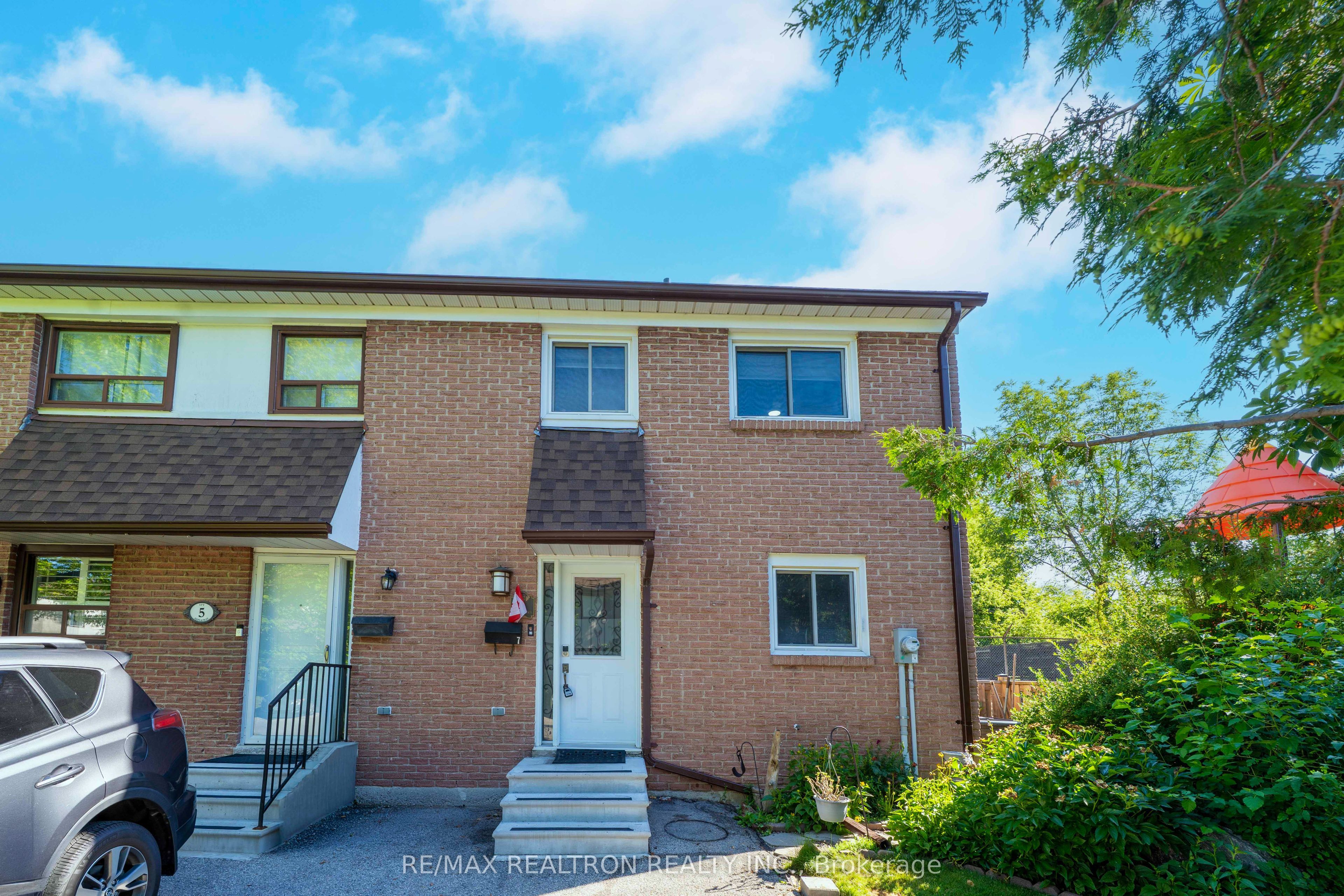 7 Spy Appleway N/A, Toronto, ON M3A 3N8